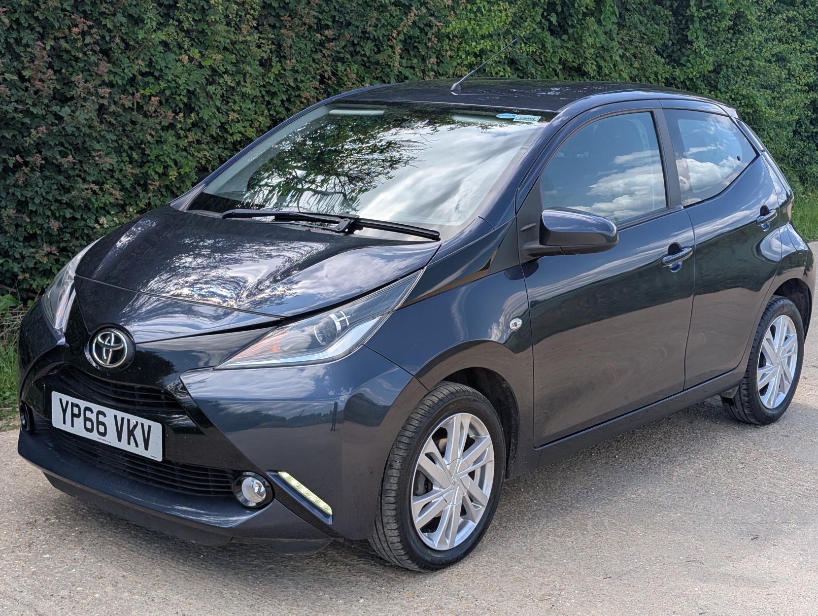 Toyota AYGO 1.0 VVT-i x-pression x-wave 5dr Petrol x-shift Euro 6 (Safety Sense) (68 ps)