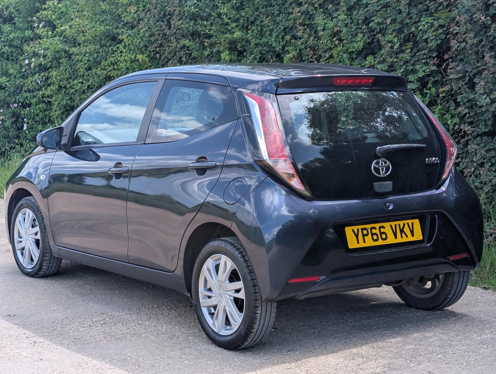 Toyota AYGO 1.0 VVT-i x-pression x-wave 5dr Petrol x-shift Euro 6 (Safety Sense) (68 ps)
