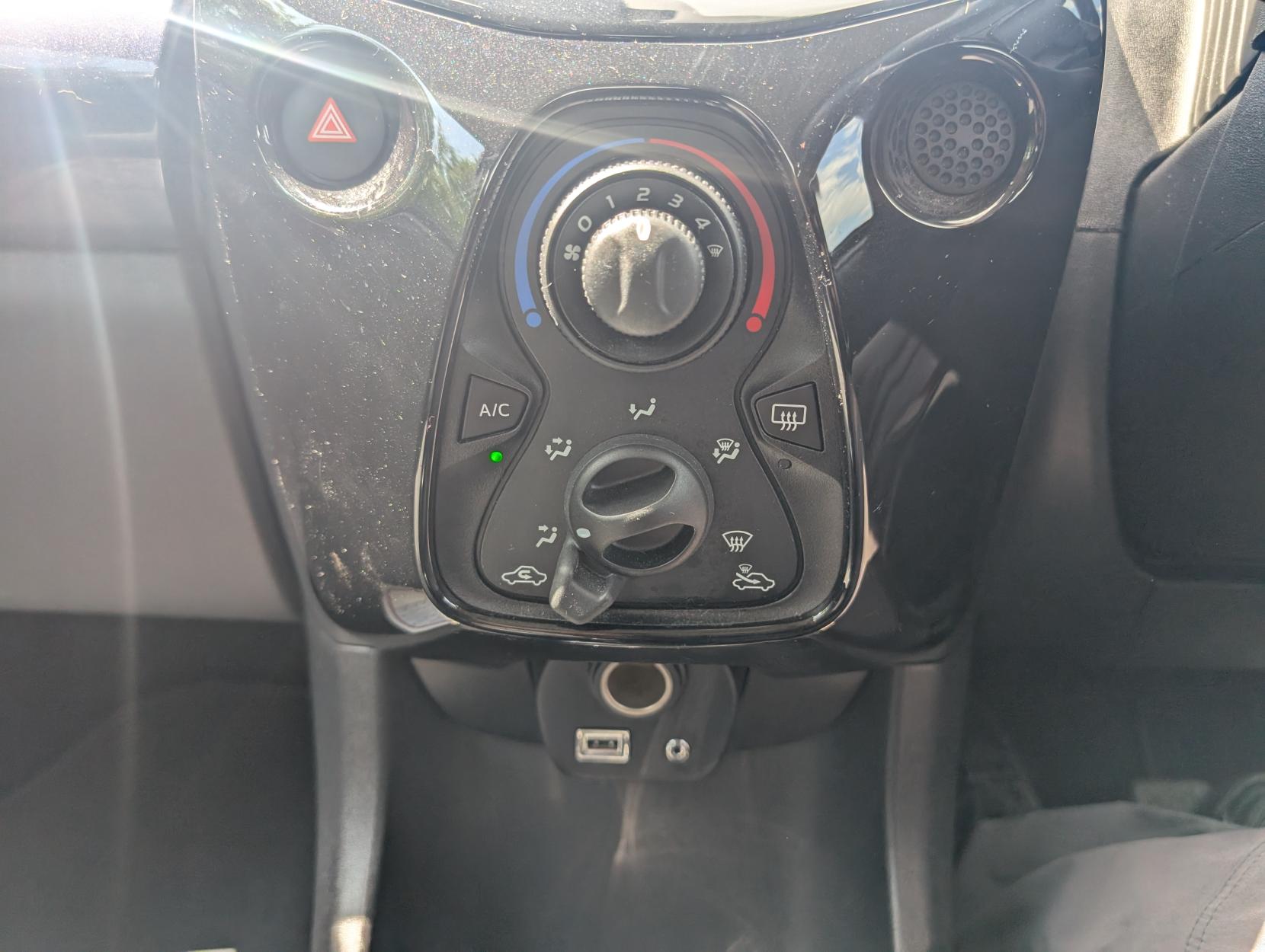 Toyota AYGO 1.0 VVT-i x-pression x-wave 5dr Petrol x-shift Euro 6 (Safety Sense) (68 ps)