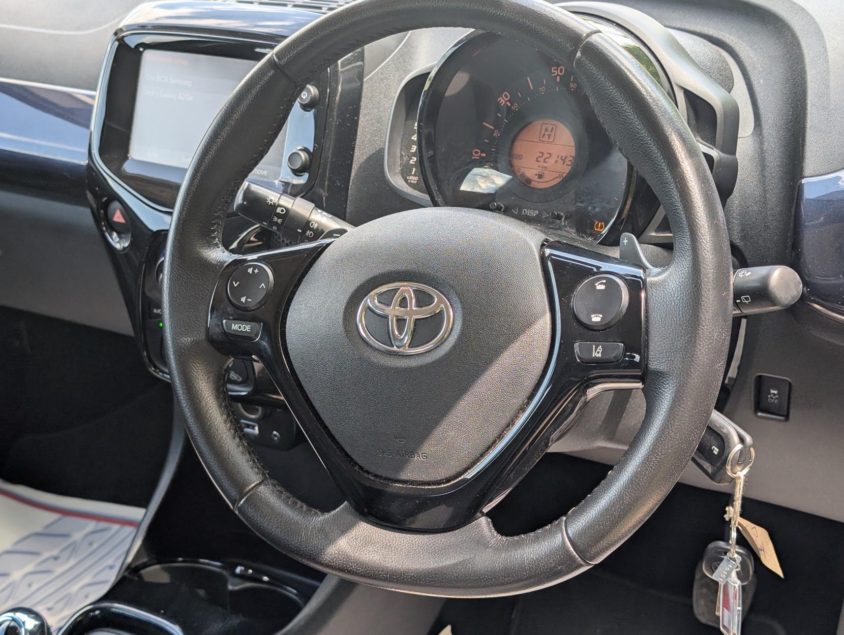 Toyota AYGO 1.0 VVT-i x-pression x-wave 5dr Petrol x-shift Euro 6 (Safety Sense) (68 ps)