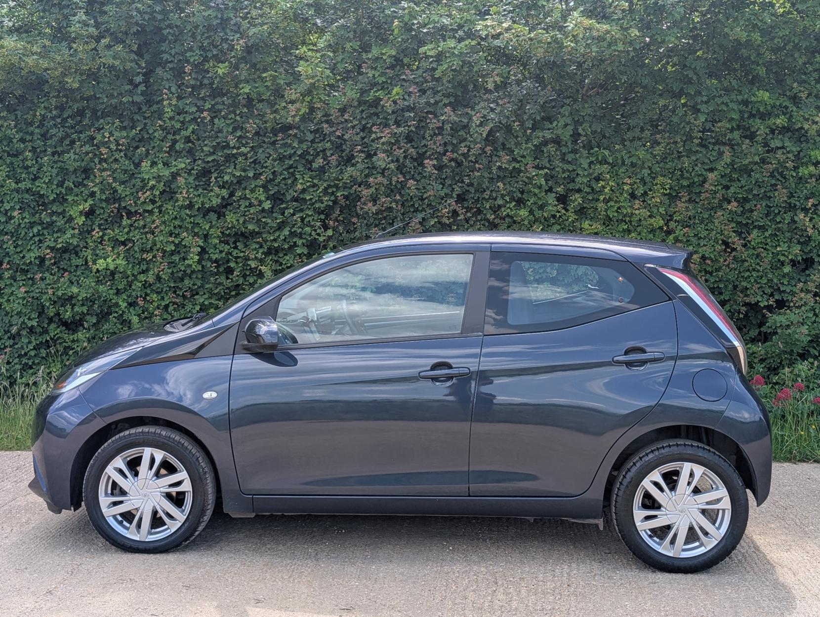 Toyota AYGO 1.0 VVT-i x-pression x-wave 5dr Petrol x-shift Euro 6 (Safety Sense) (68 ps)