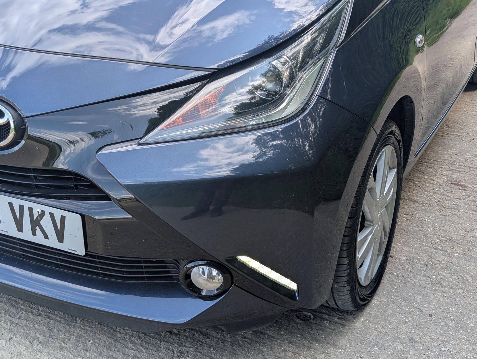 Toyota AYGO 1.0 VVT-i x-pression x-wave 5dr Petrol x-shift Euro 6 (Safety Sense) (68 ps)