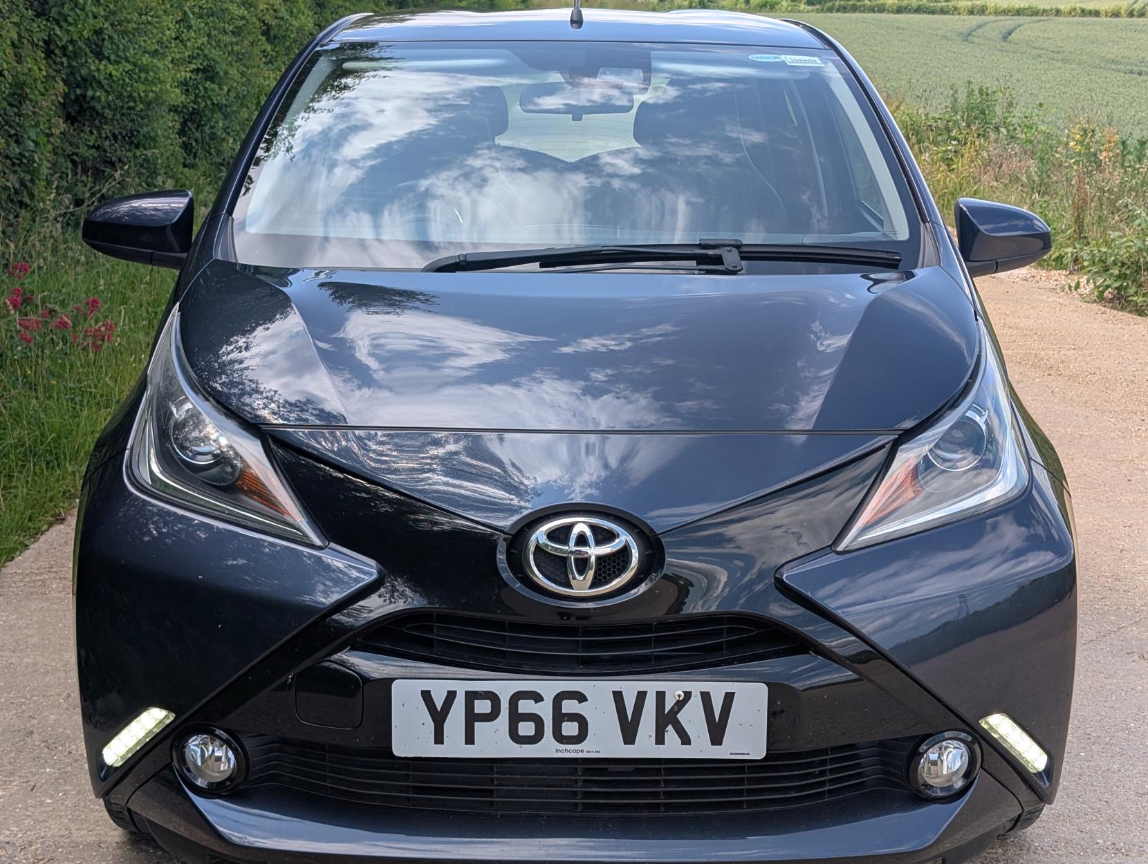 Toyota AYGO 1.0 VVT-i x-pression x-wave 5dr Petrol x-shift Euro 6 (Safety Sense) (68 ps)
