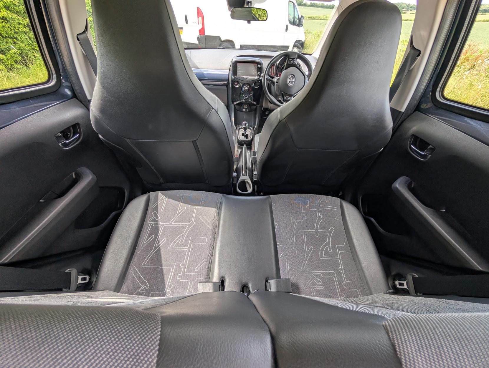 Toyota AYGO 1.0 VVT-i x-pression x-wave 5dr Petrol x-shift Euro 6 (Safety Sense) (68 ps)