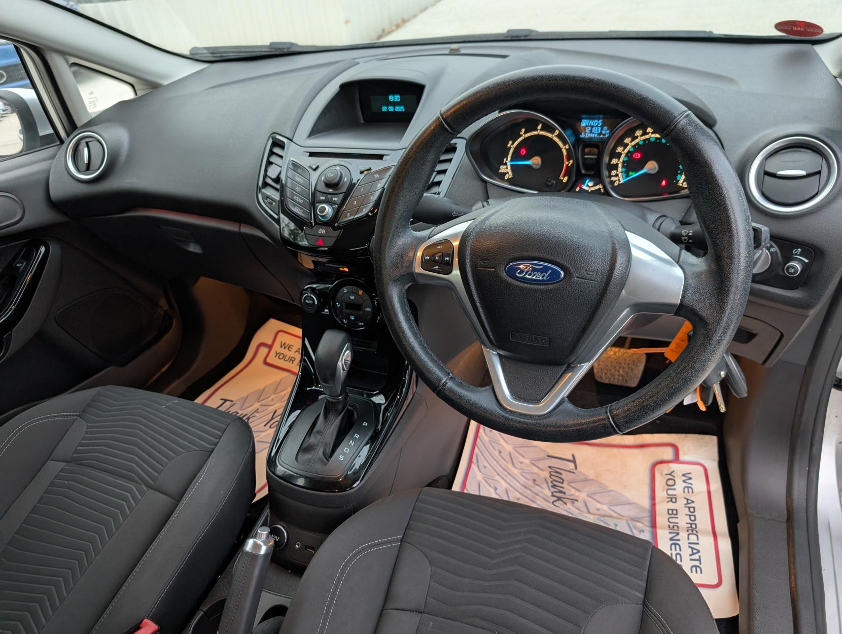Ford Fiesta 1.6 Zetec Hatchback 5dr Petrol Powershift Euro 5 (105 ps)