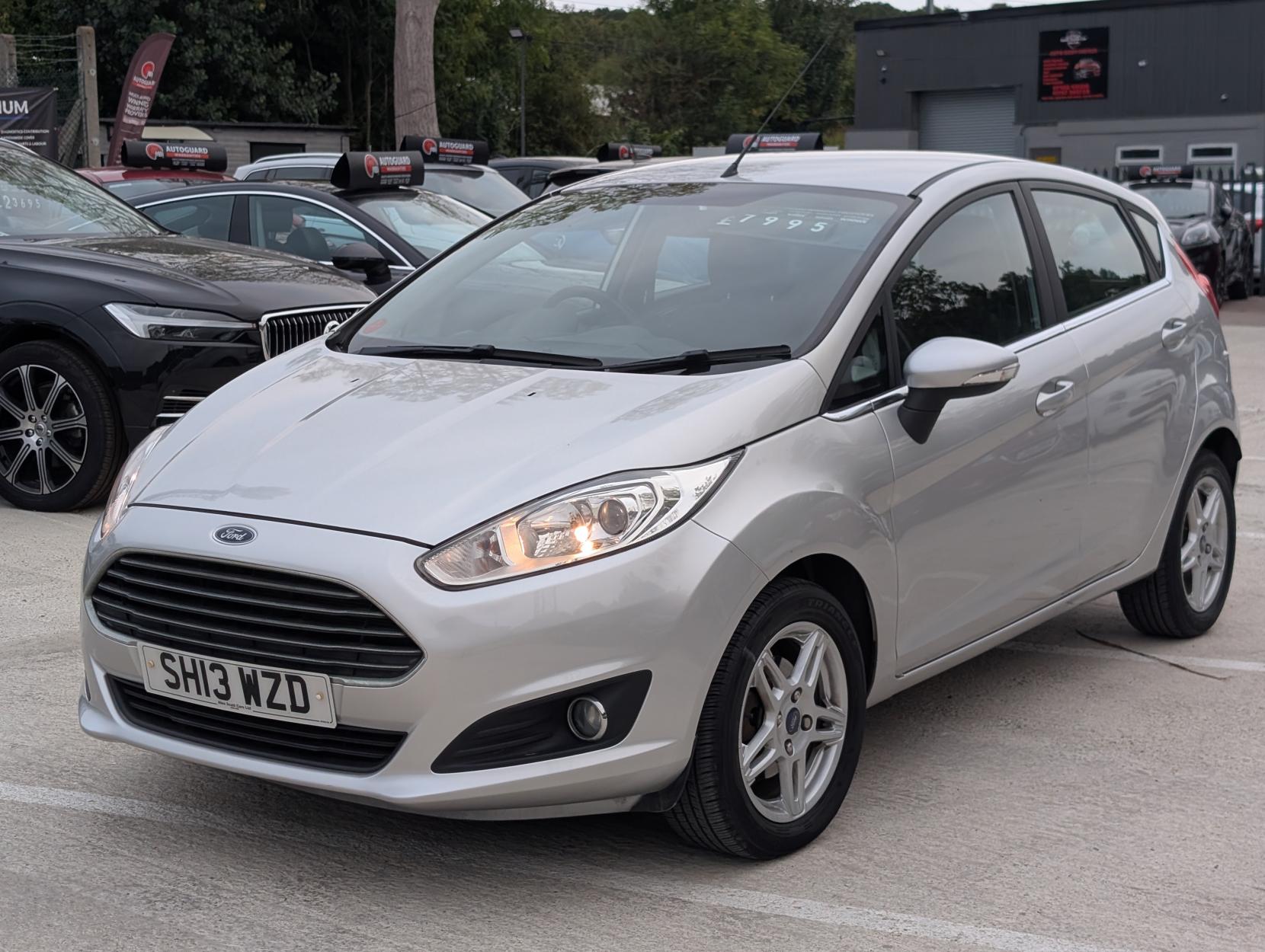 Ford Fiesta 1.6 Zetec Hatchback 5dr Petrol Powershift Euro 5 (105 ps)