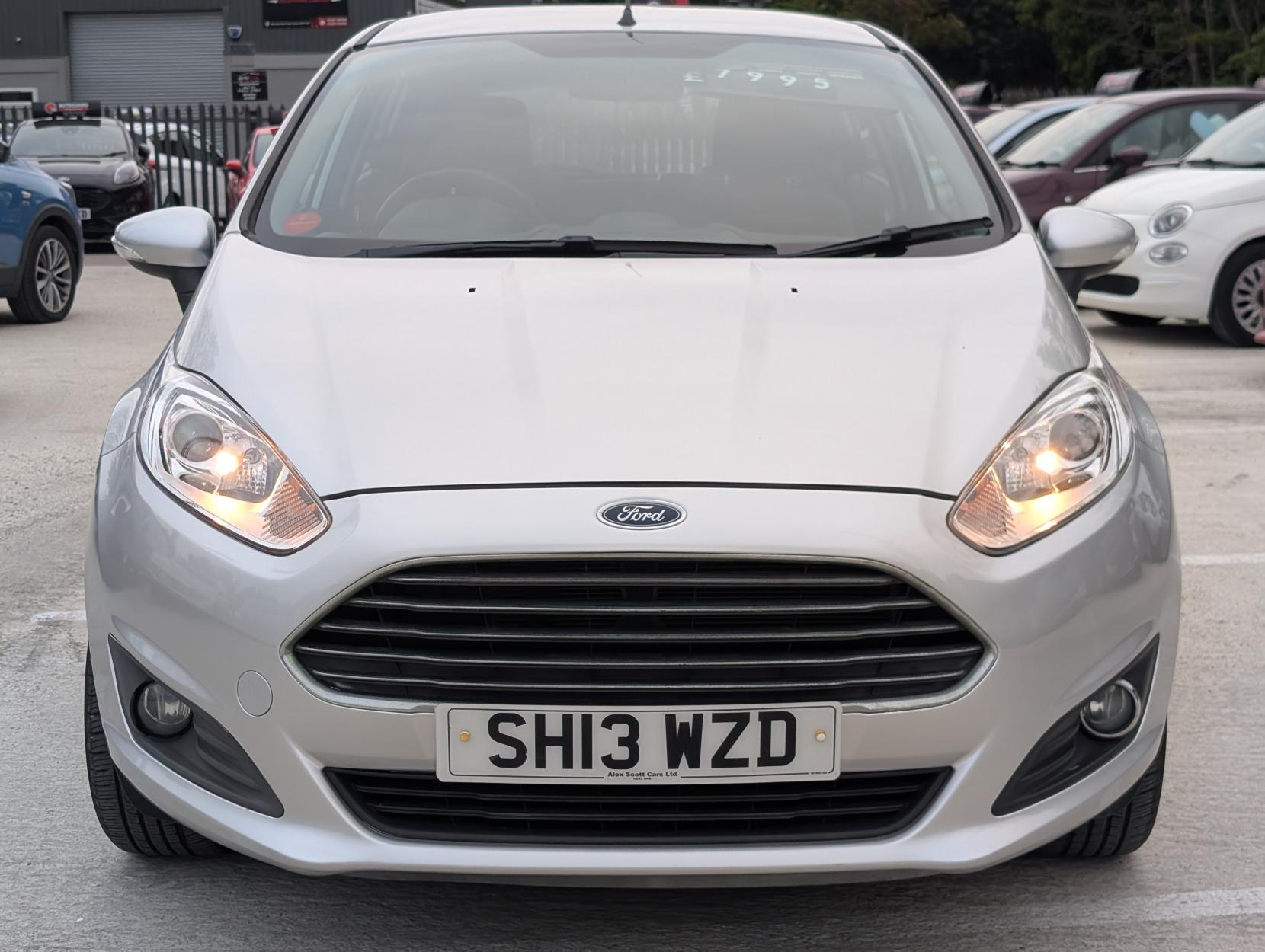 Ford Fiesta 1.6 Zetec Hatchback 5dr Petrol Powershift Euro 5 (105 ps)