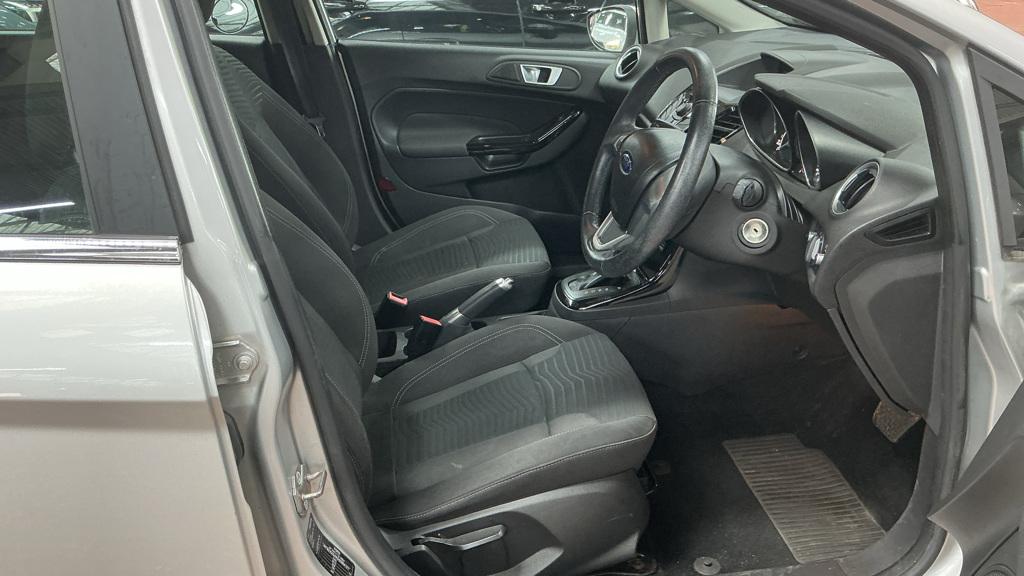 Ford Fiesta 1.6 Zetec Hatchback 5dr Petrol Powershift Euro 5 (105 ps)