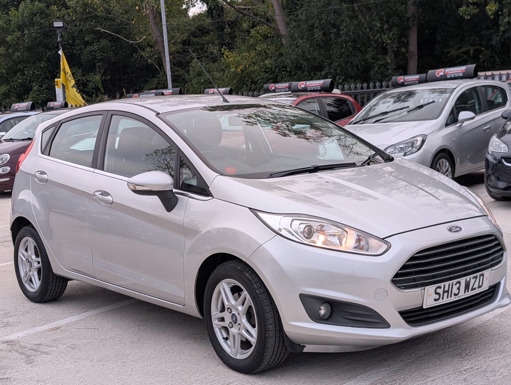 Ford Fiesta 1.6 Zetec Hatchback 5dr Petrol Powershift Euro 5 (105 ps)
