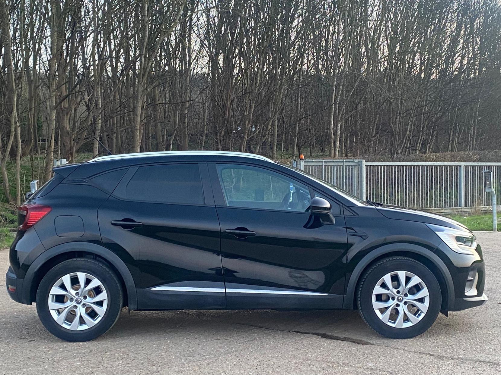 Renault Captur 1.5 Blue dCi Iconic SUV 5dr Diesel Manual Euro 6 (s/s) (95 ps)