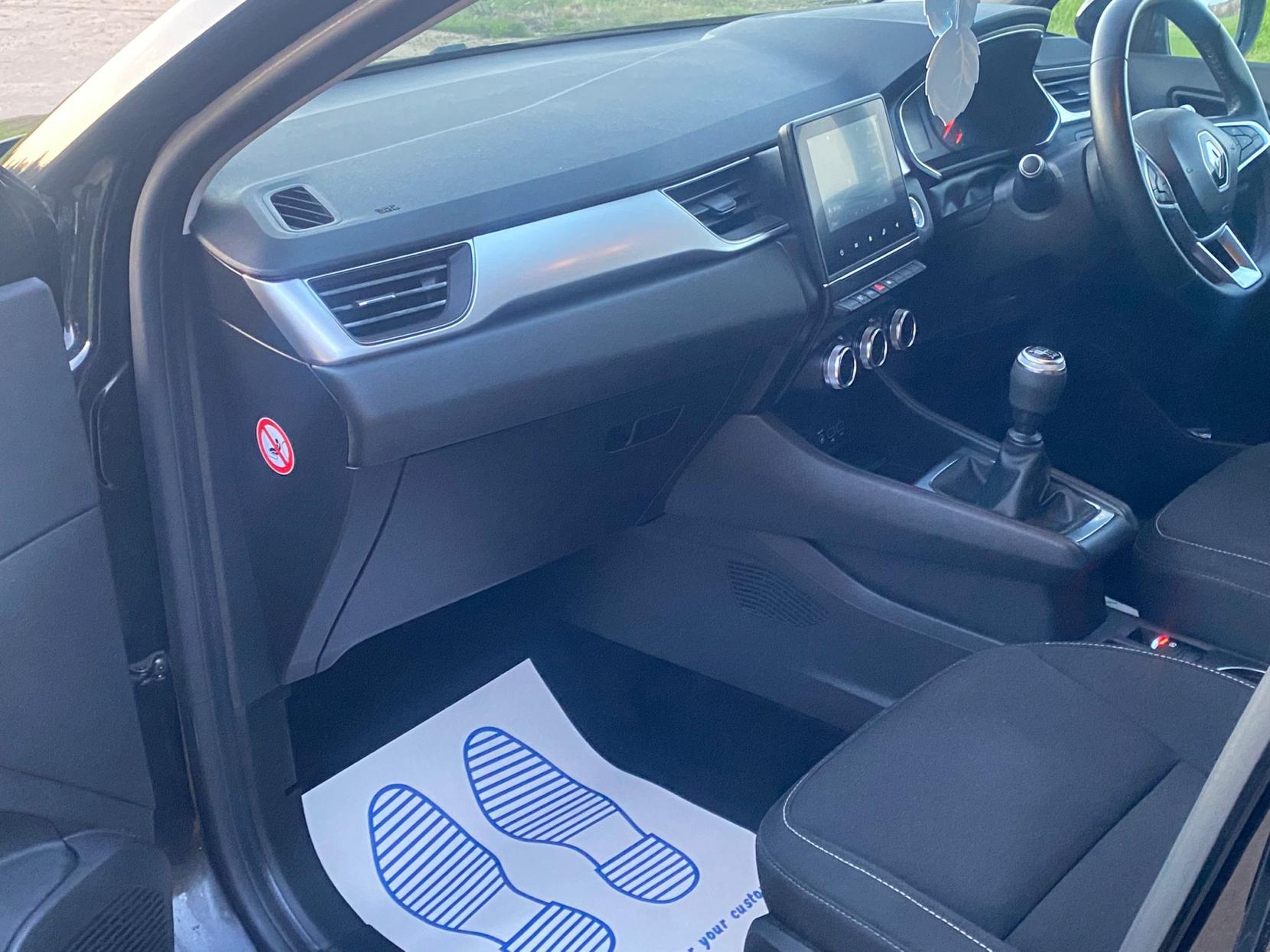 Renault Captur 1.5 Blue dCi Iconic SUV 5dr Diesel Manual Euro 6 (s/s) (95 ps)