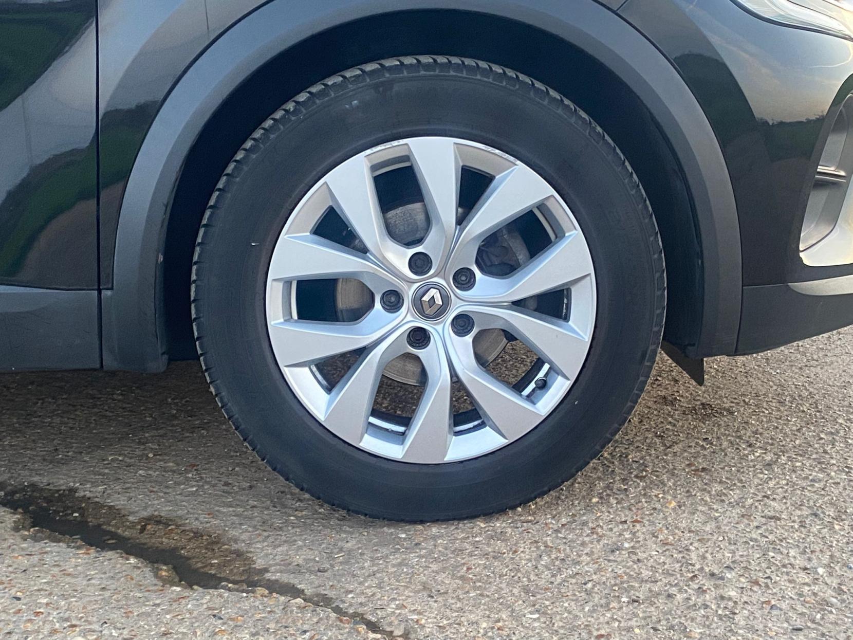 Renault Captur 1.5 Blue dCi Iconic SUV 5dr Diesel Manual Euro 6 (s/s) (95 ps)