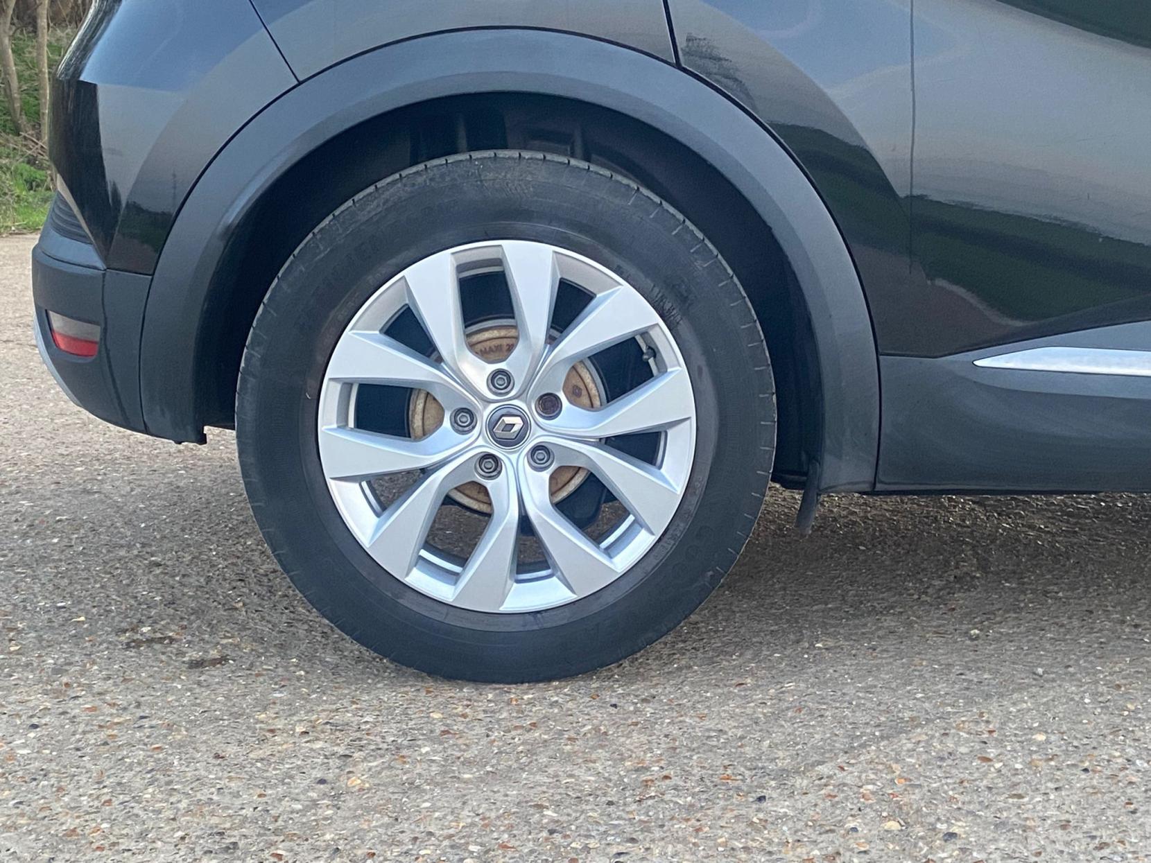 Renault Captur 1.5 Blue dCi Iconic SUV 5dr Diesel Manual Euro 6 (s/s) (95 ps)