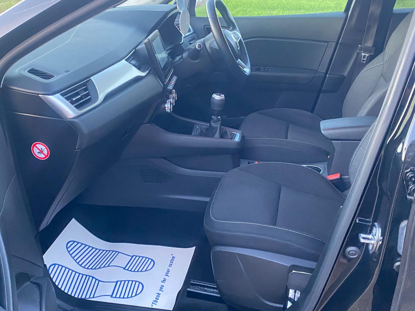 Renault Captur 1.5 Blue dCi Iconic SUV 5dr Diesel Manual Euro 6 (s/s) (95 ps)