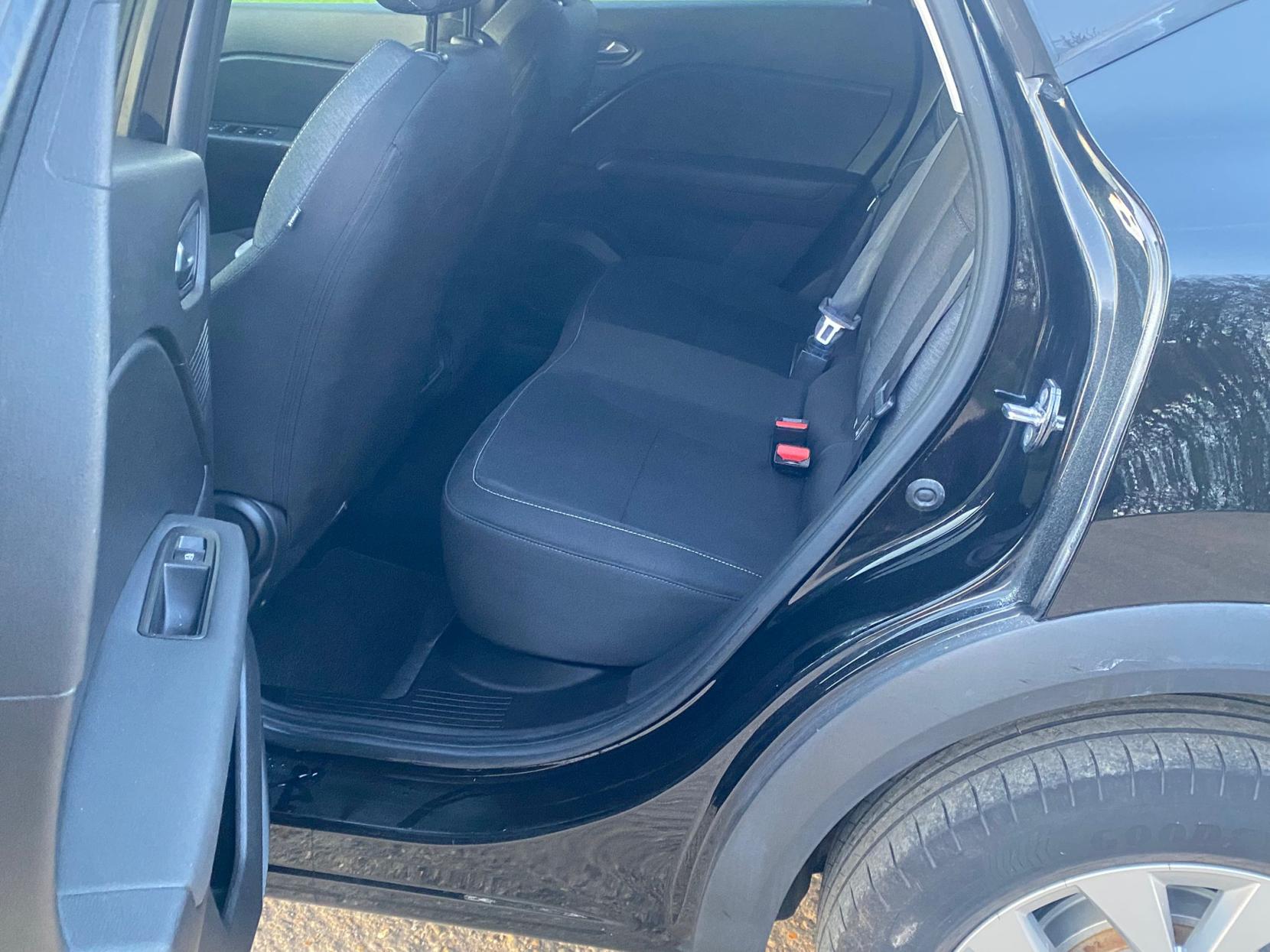 Renault Captur 1.5 Blue dCi Iconic SUV 5dr Diesel Manual Euro 6 (s/s) (95 ps)