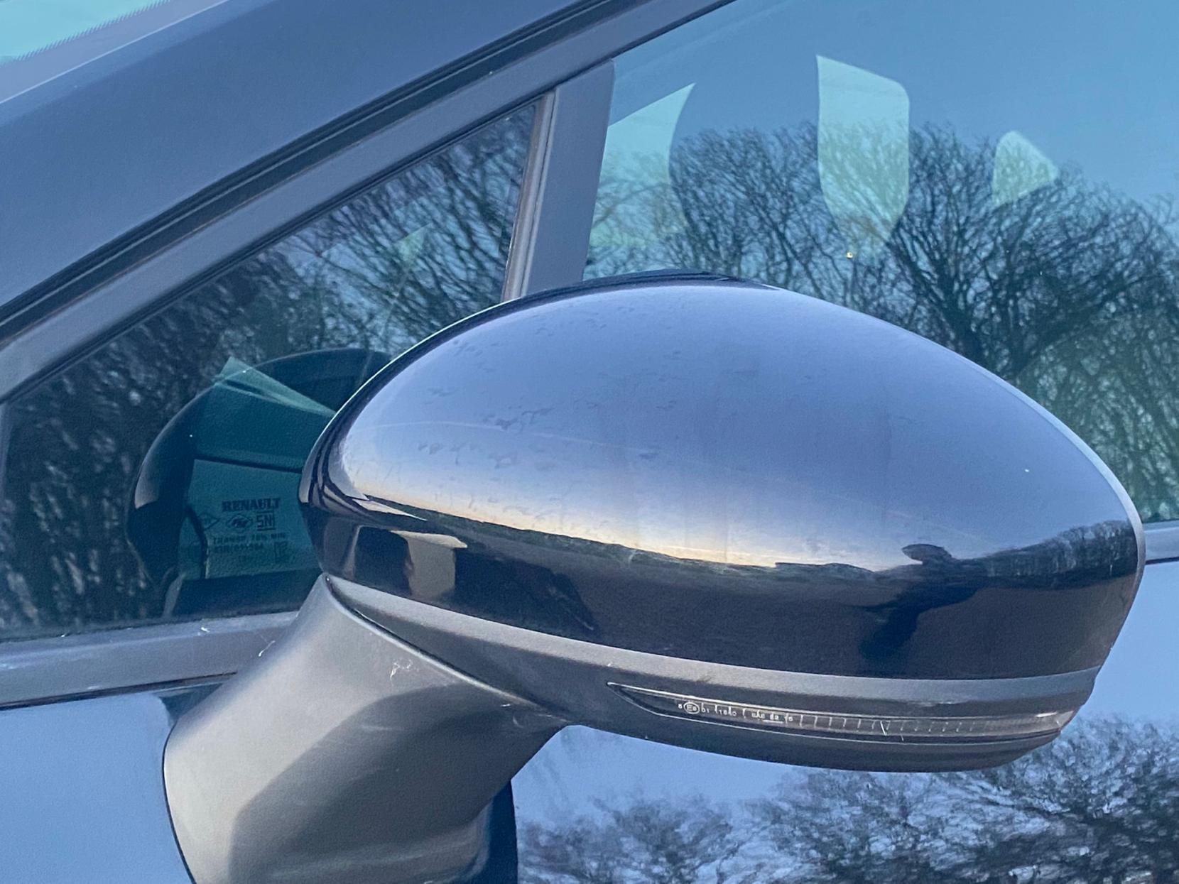 Renault Captur 1.5 Blue dCi Iconic SUV 5dr Diesel Manual Euro 6 (s/s) (95 ps)