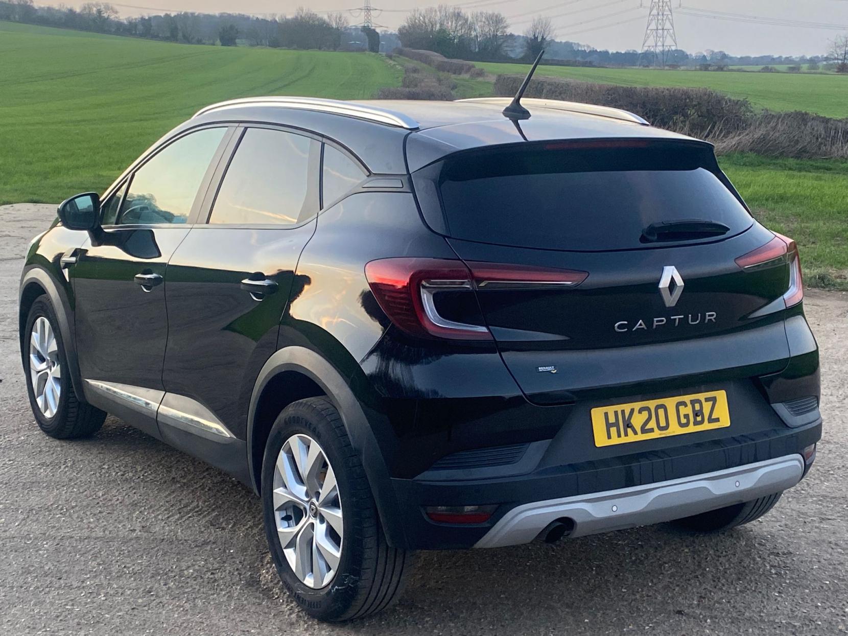 Renault Captur 1.5 Blue dCi Iconic SUV 5dr Diesel Manual Euro 6 (s/s) (95 ps)