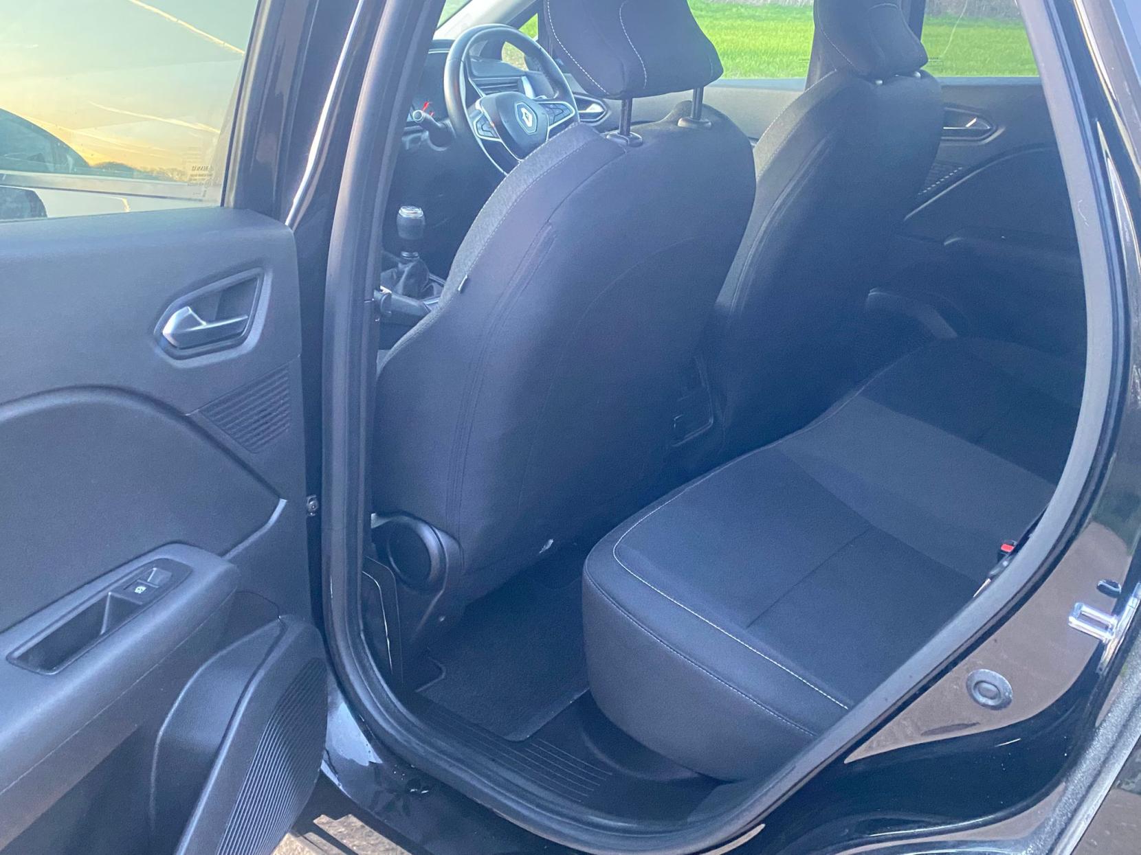 Renault Captur 1.5 Blue dCi Iconic SUV 5dr Diesel Manual Euro 6 (s/s) (95 ps)