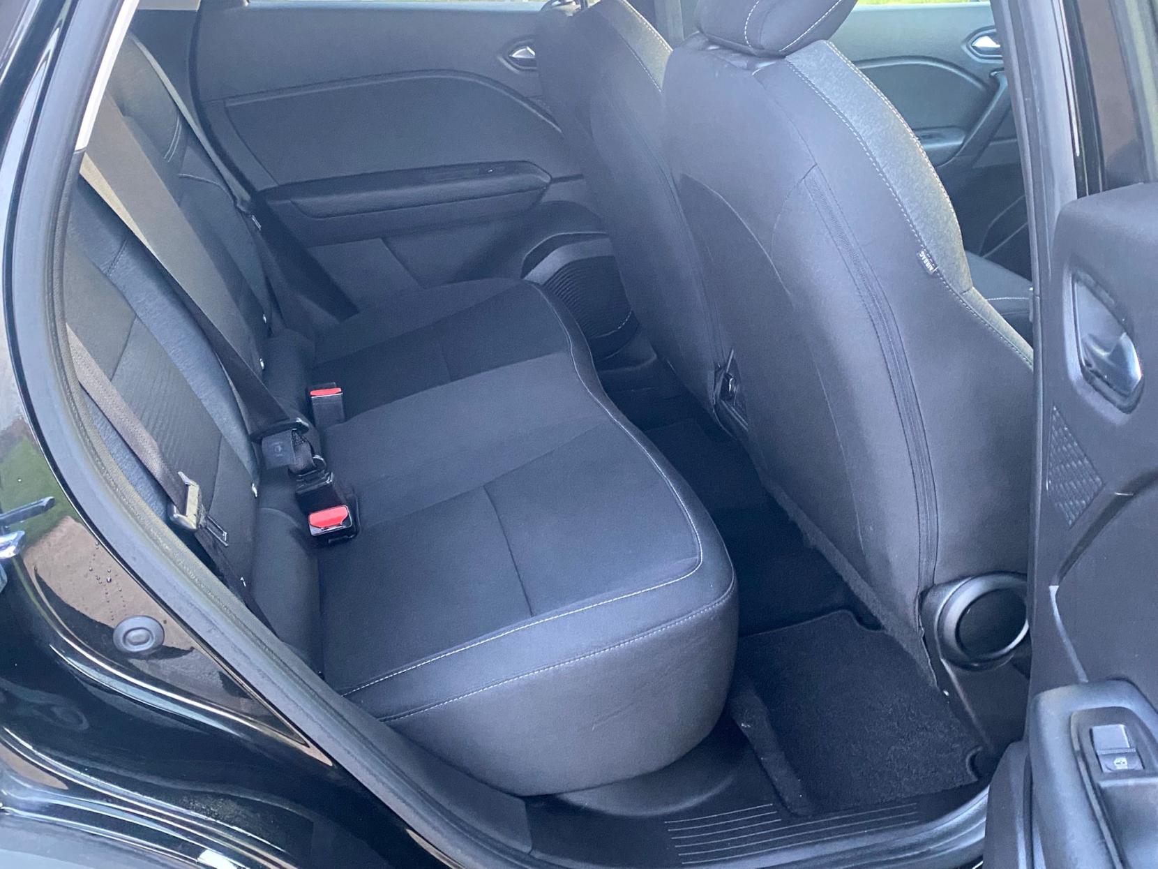 Renault Captur 1.5 Blue dCi Iconic SUV 5dr Diesel Manual Euro 6 (s/s) (95 ps)