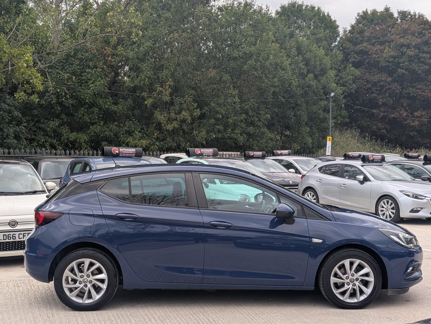 Vauxhall Astra 1.6 CDTi ecoTEC BlueInjection Design Hatchback 5dr Diesel Manual Euro 6 (s/s) (110 ps)