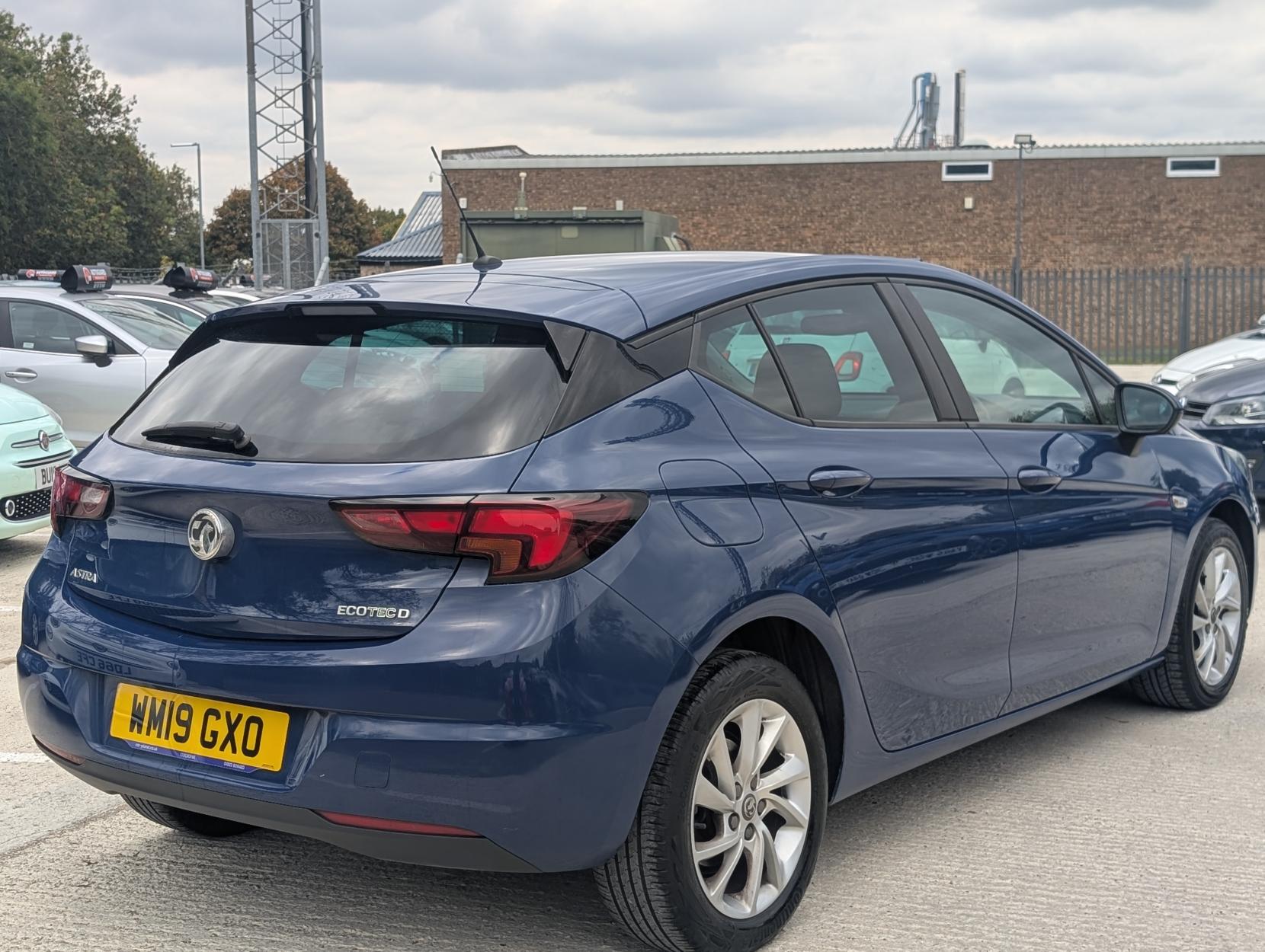 Vauxhall Astra 1.6 CDTi ecoTEC BlueInjection Design Hatchback 5dr Diesel Manual Euro 6 (s/s) (110 ps)