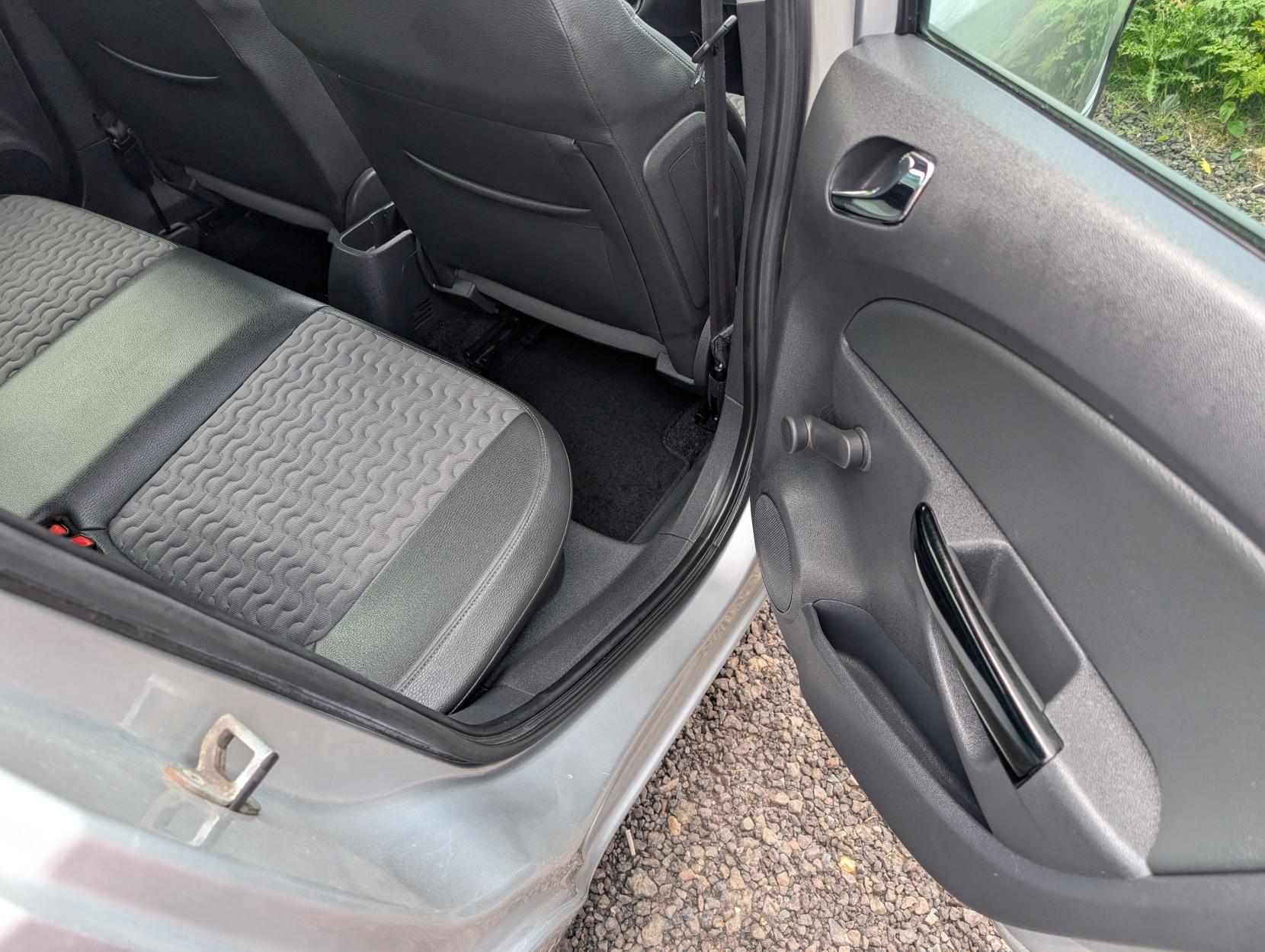 Vauxhall Corsa 1.2 16V SE Hatchback 5dr Petrol Manual Euro 5 (85 ps)