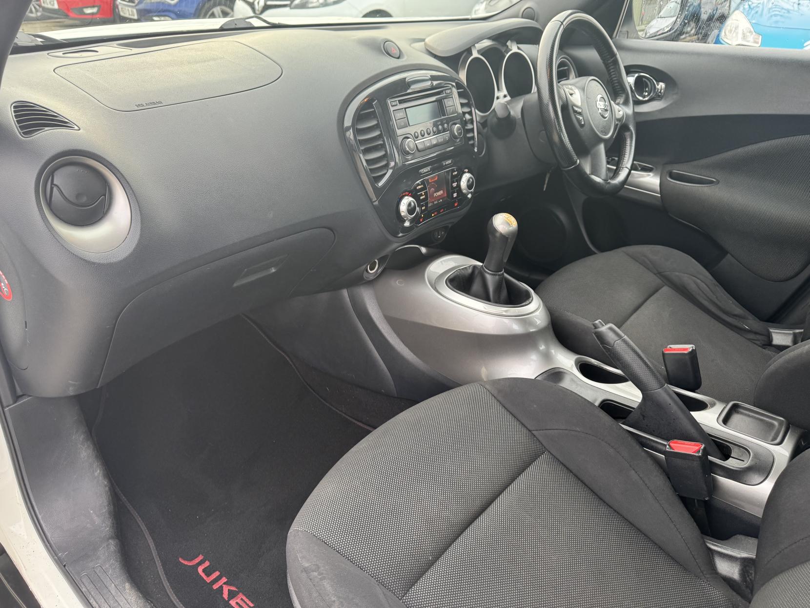 Nissan Juke 1.6 Acenta SUV 5dr Petrol Manual Euro 5 (s/s) (117 ps)