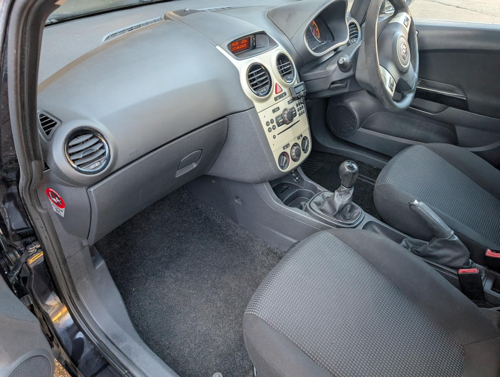Vauxhall Corsa 1.2i 16v Energy Hatchback 5dr Petrol Manual (a/c) (124 g/km, 84 bhp)