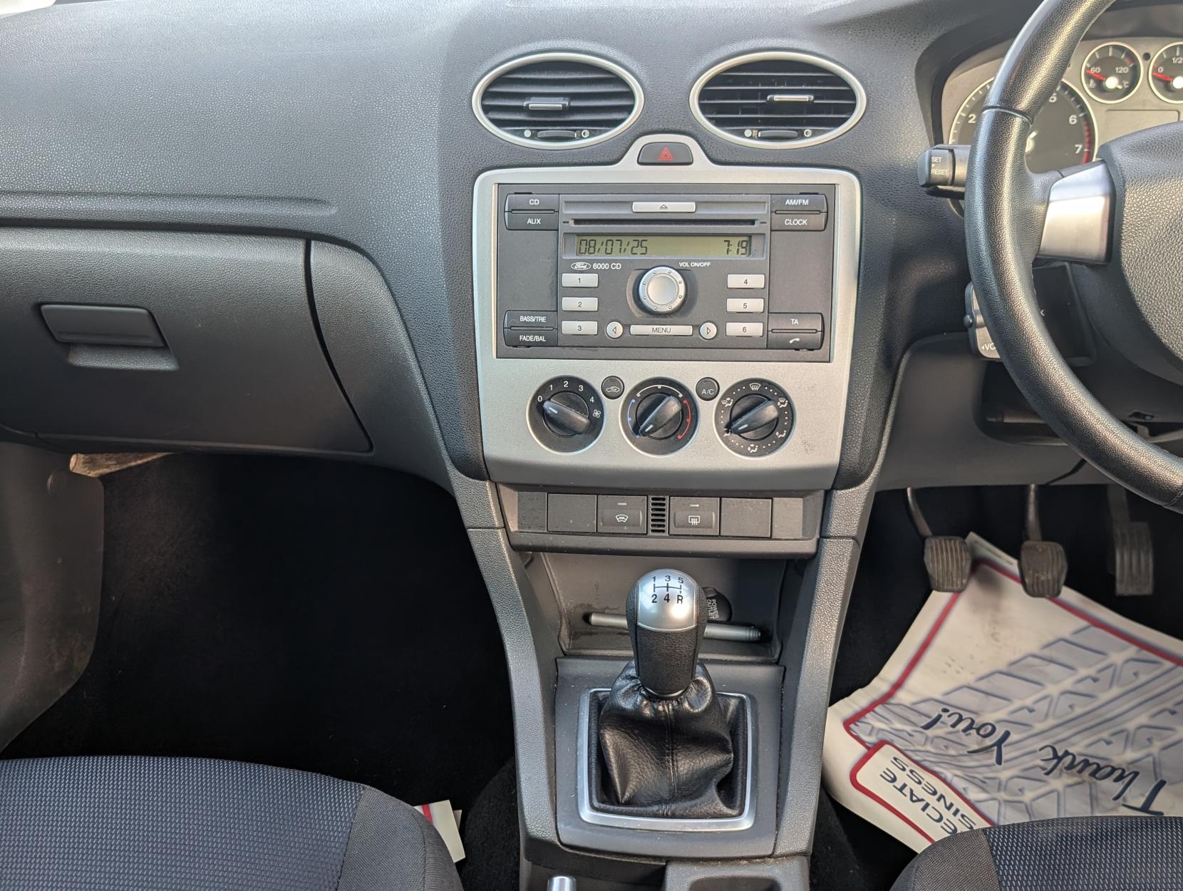 Ford Focus 1.6 Zetec Climate Hatchback 5dr Petrol Manual (161 g/km, 99 bhp)