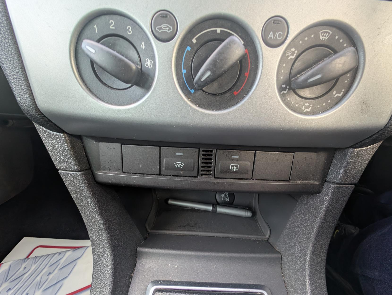 Ford Focus 1.6 Zetec Climate Hatchback 5dr Petrol Manual (161 g/km, 99 bhp)
