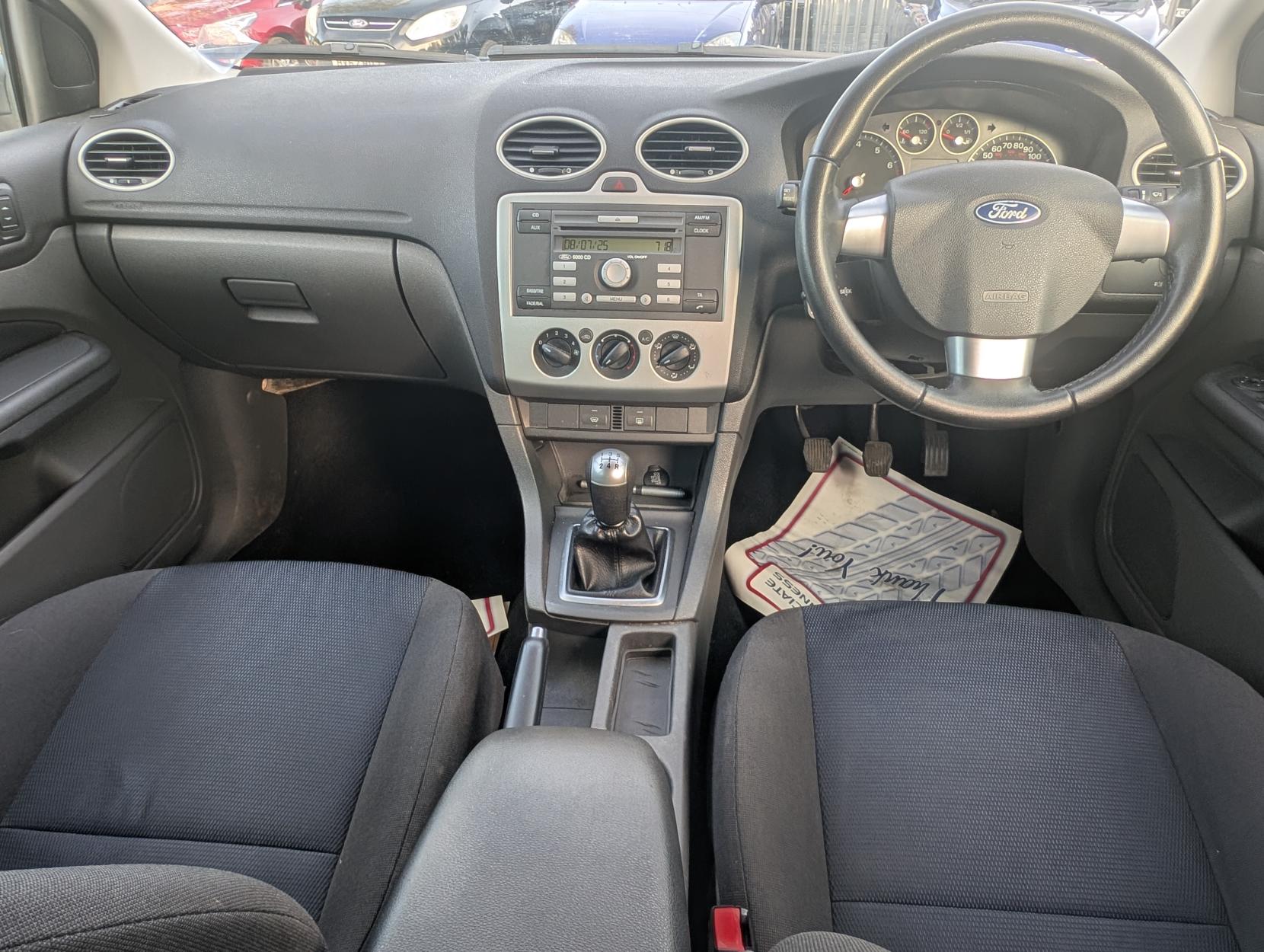 Ford Focus 1.6 Zetec Climate Hatchback 5dr Petrol Manual (161 g/km, 99 bhp)