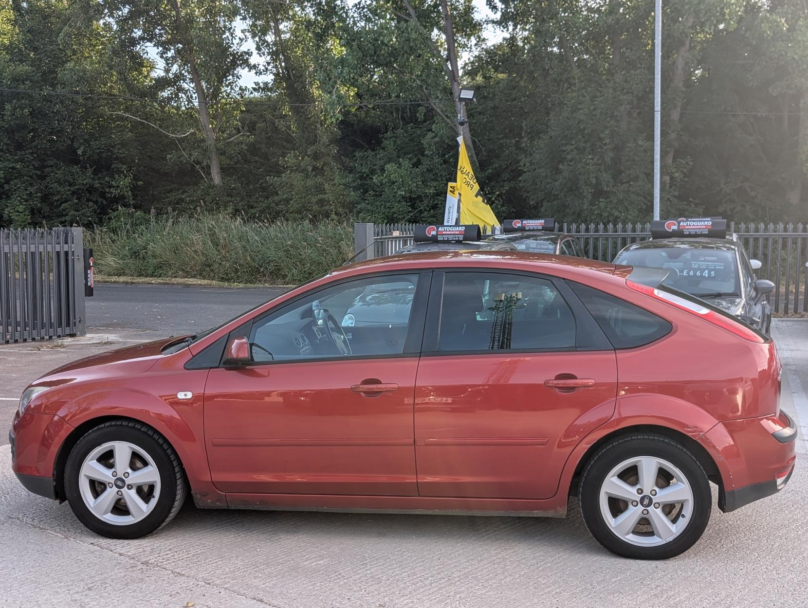 Ford Focus 1.6 Zetec Climate Hatchback 5dr Petrol Manual (161 g/km, 99 bhp)