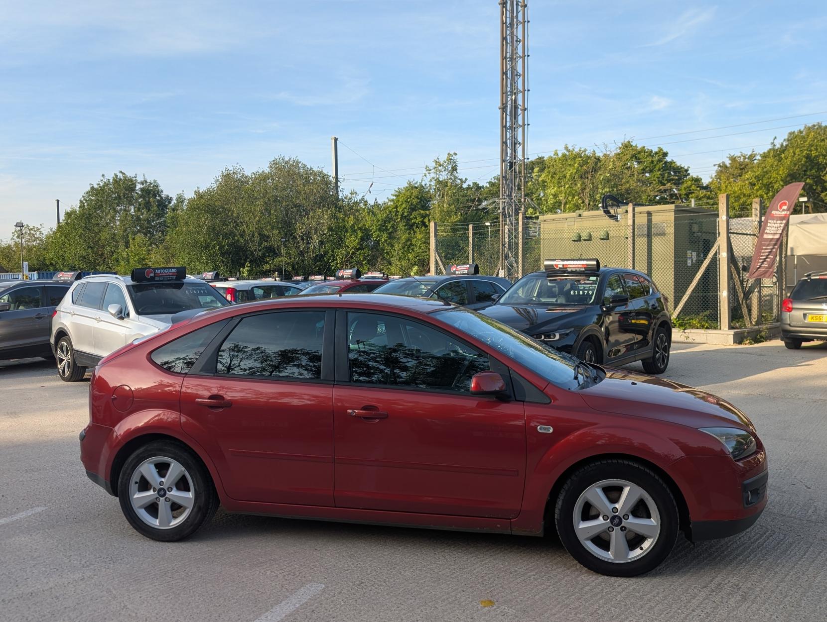 Ford Focus 1.6 Zetec Climate Hatchback 5dr Petrol Manual (161 g/km, 99 bhp)