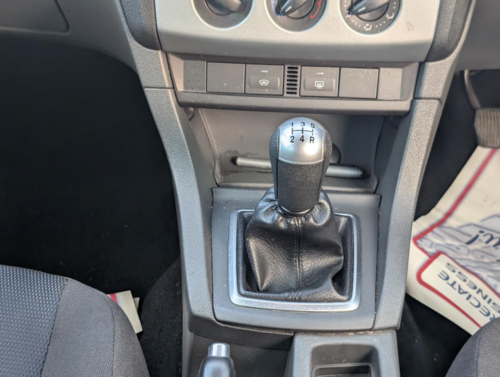 Ford Focus 1.6 Zetec Climate Hatchback 5dr Petrol Manual (161 g/km, 99 bhp)