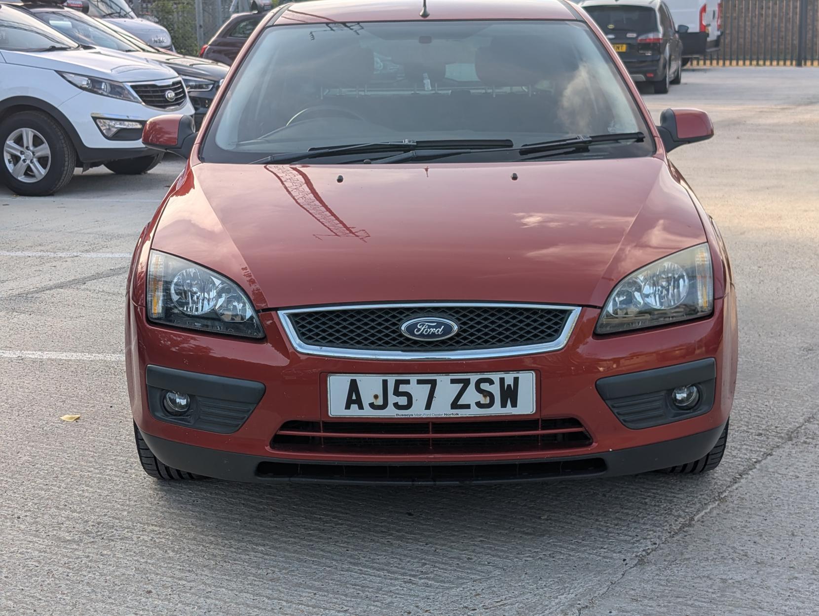 Ford Focus 1.6 Zetec Climate Hatchback 5dr Petrol Manual (161 g/km, 99 bhp)