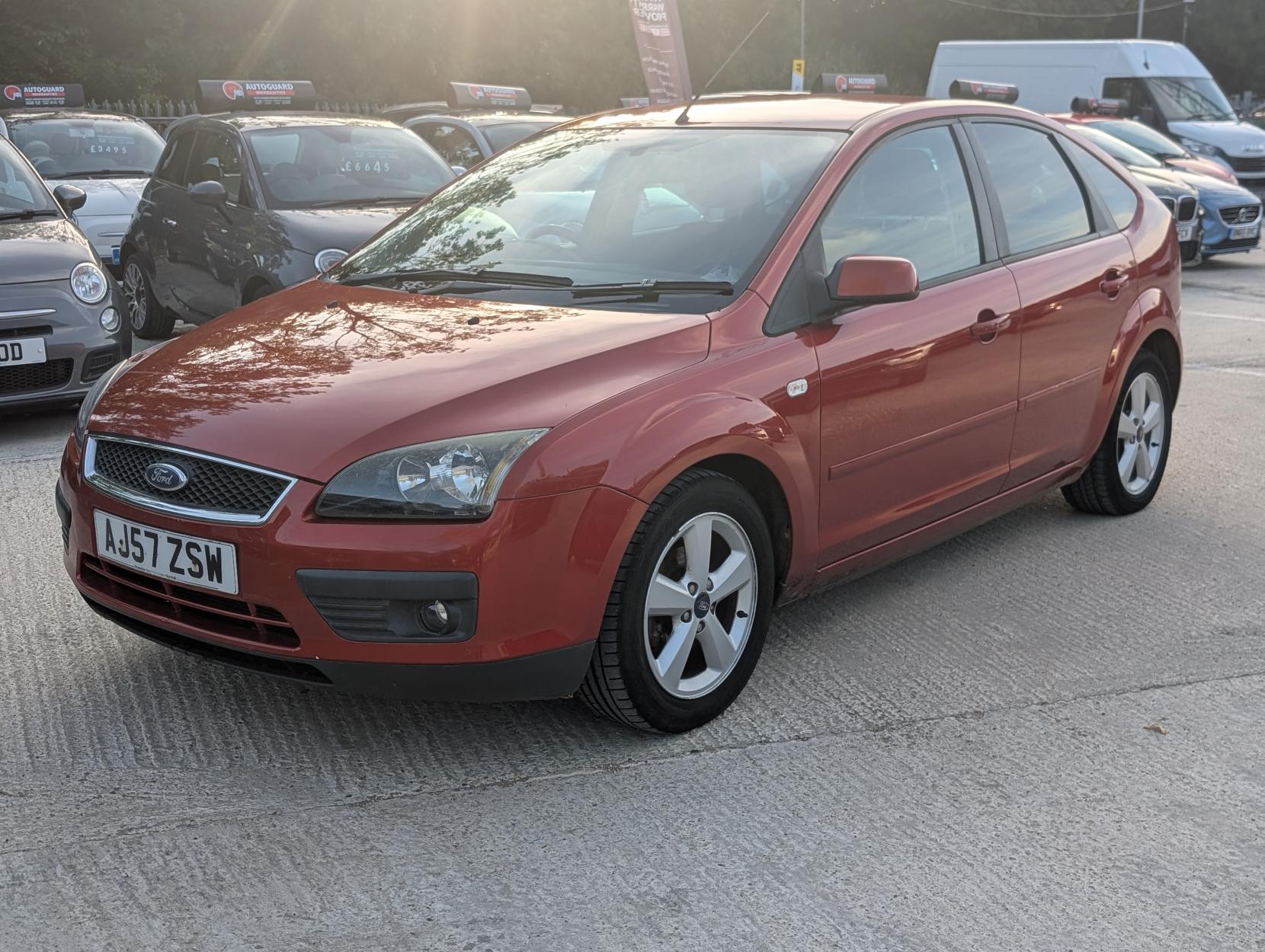 Ford Focus 1.6 Zetec Climate Hatchback 5dr Petrol Manual (161 g/km, 99 bhp)