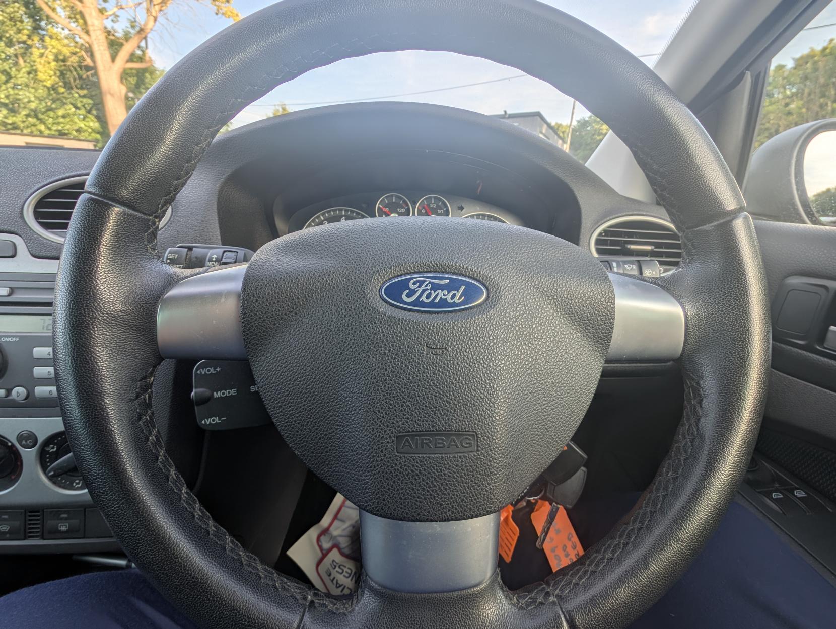 Ford Focus 1.6 Zetec Climate Hatchback 5dr Petrol Manual (161 g/km, 99 bhp)