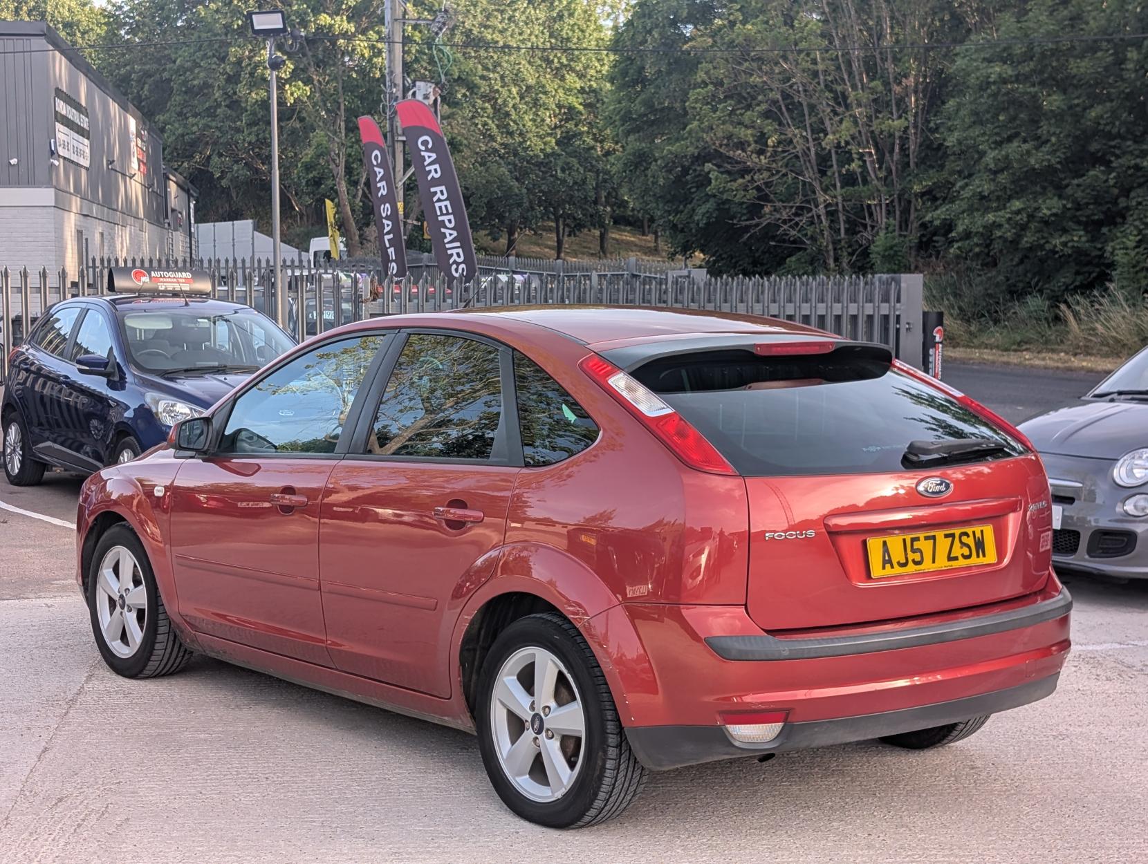 Ford Focus 1.6 Zetec Climate Hatchback 5dr Petrol Manual (161 g/km, 99 bhp)