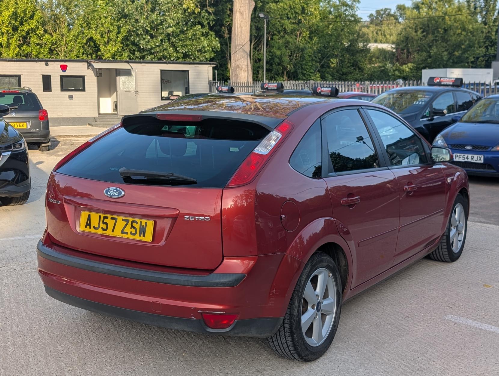 Ford Focus 1.6 Zetec Climate Hatchback 5dr Petrol Manual (161 g/km, 99 bhp)