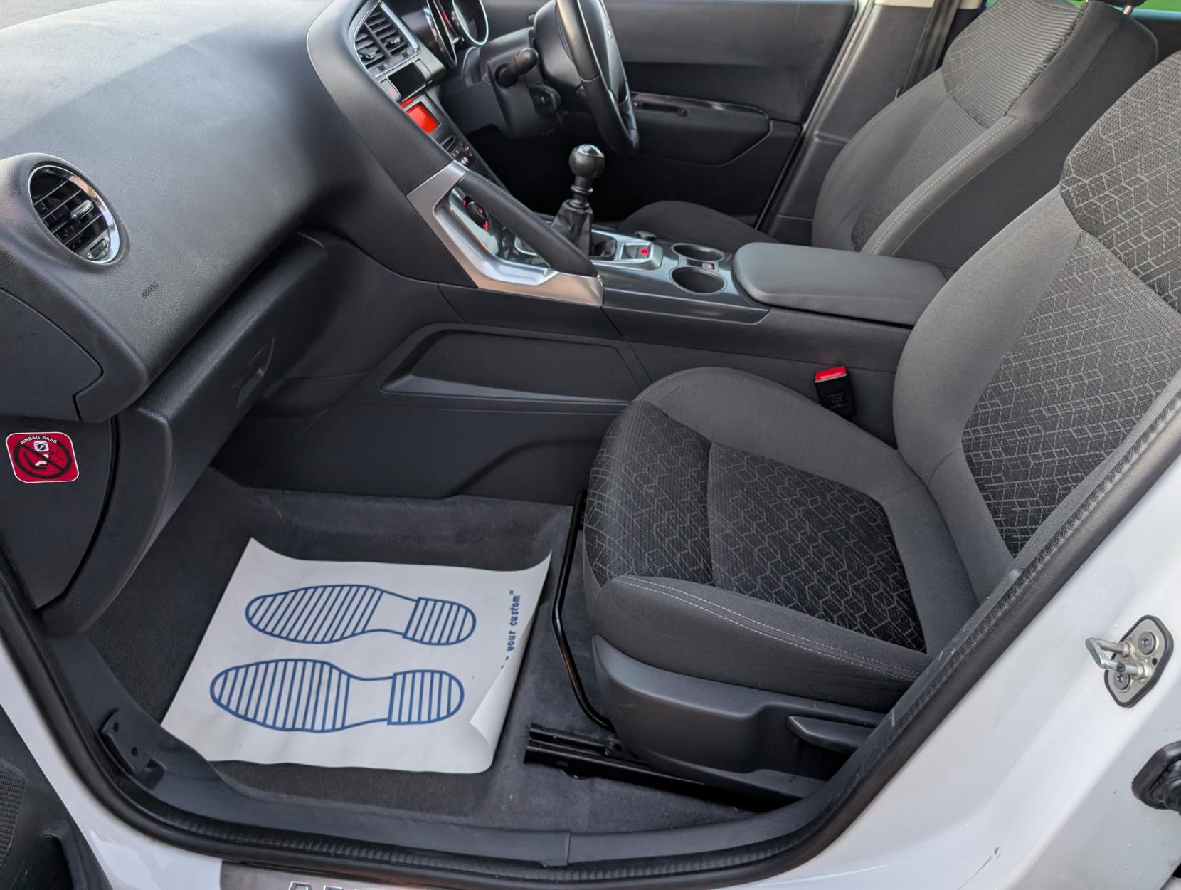 Peugeot 3008 1.6 HDi Active SUV 5dr Diesel Manual Euro 5 (115 ps)