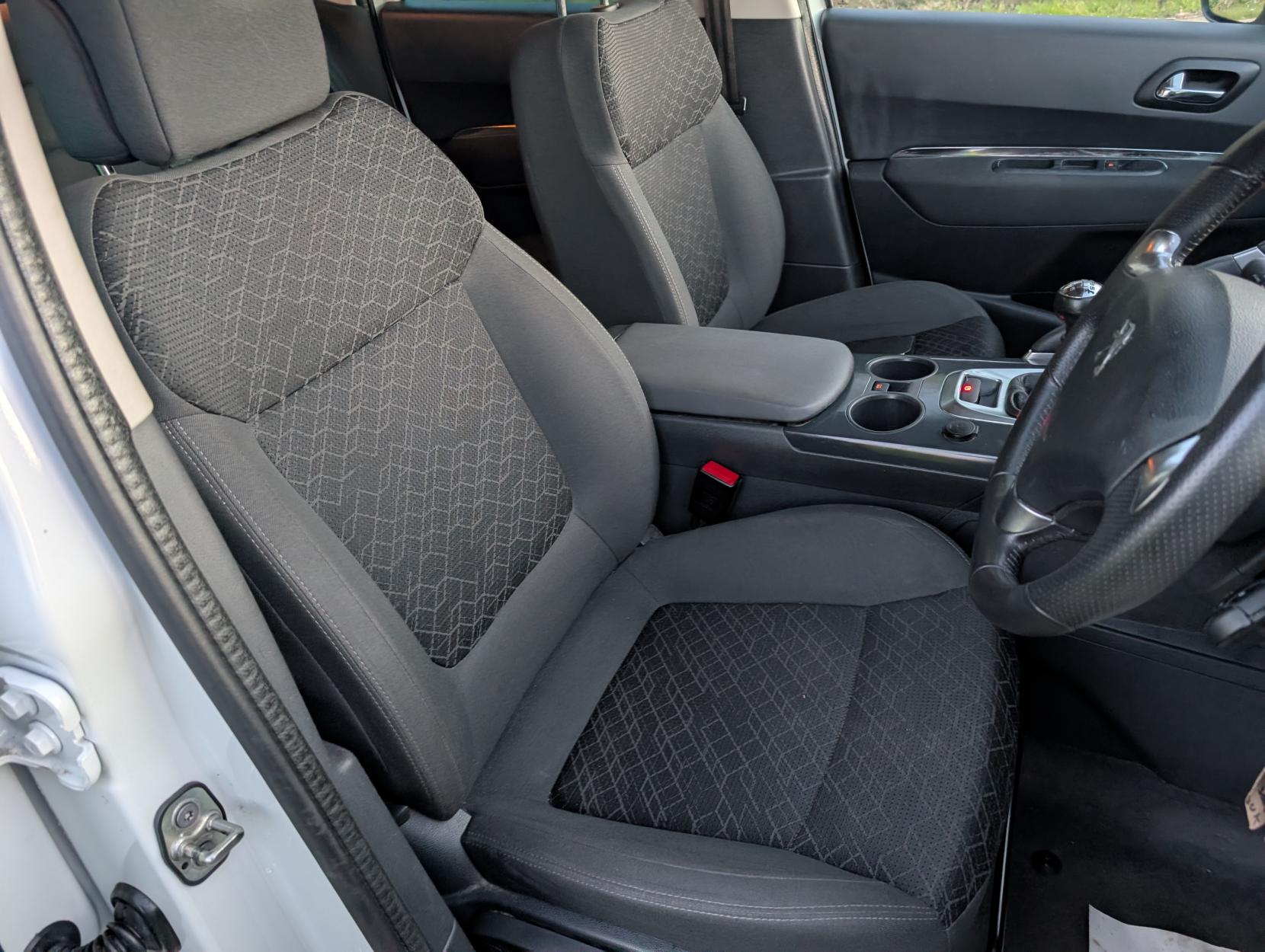 Peugeot 3008 1.6 HDi Active SUV 5dr Diesel Manual Euro 5 (115 ps)