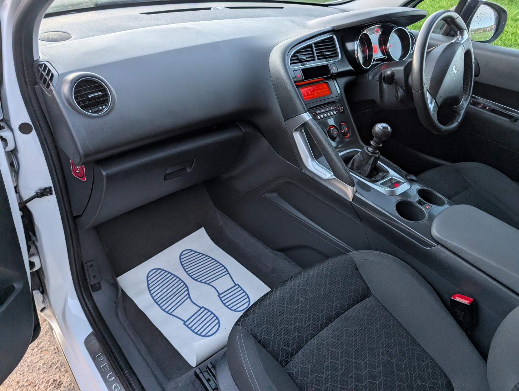 Peugeot 3008 1.6 HDi Active SUV 5dr Diesel Manual Euro 5 (115 ps)