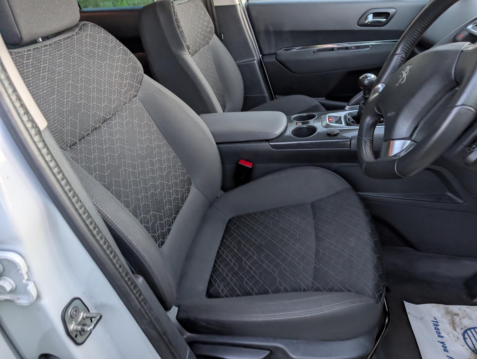 Peugeot 3008 1.6 HDi Active SUV 5dr Diesel Manual Euro 5 (115 ps)