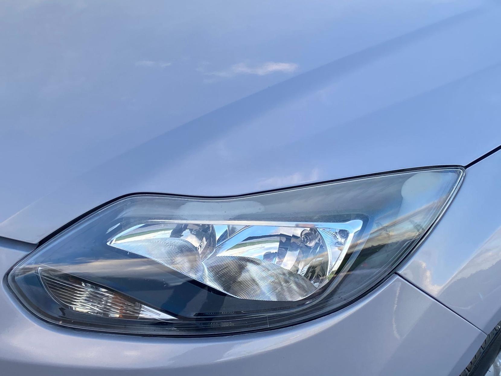 Ford Focus 1.6 Titanium Hatchback 5dr Petrol Manual Euro 5 (125 ps)