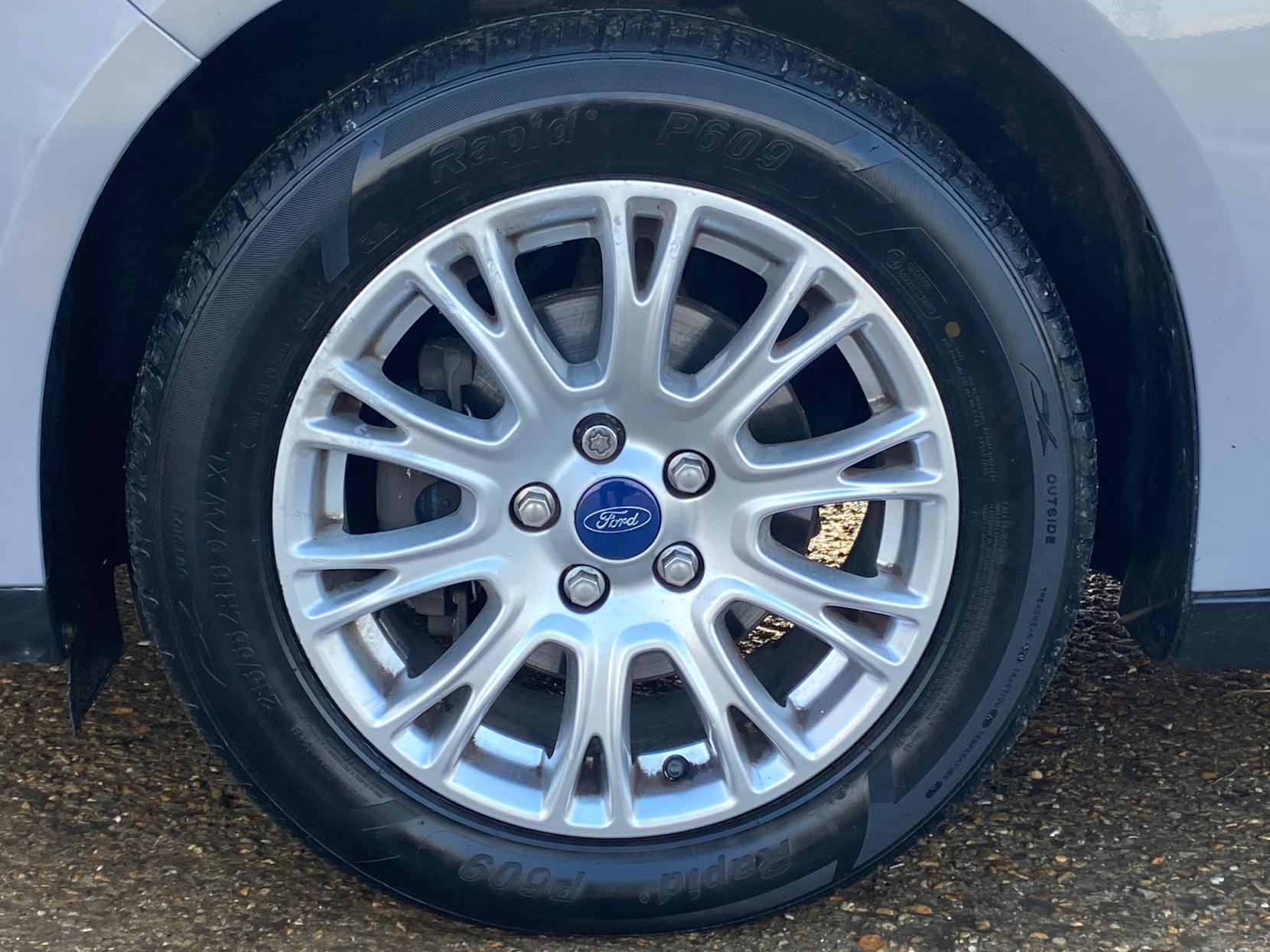 Ford Focus 1.6 Titanium Hatchback 5dr Petrol Manual Euro 5 (125 ps)