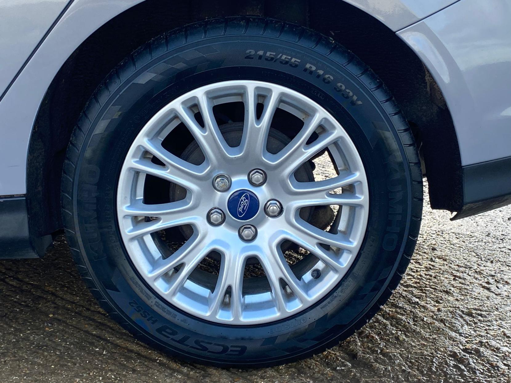 Ford Focus 1.6 Titanium Hatchback 5dr Petrol Manual Euro 5 (125 ps)