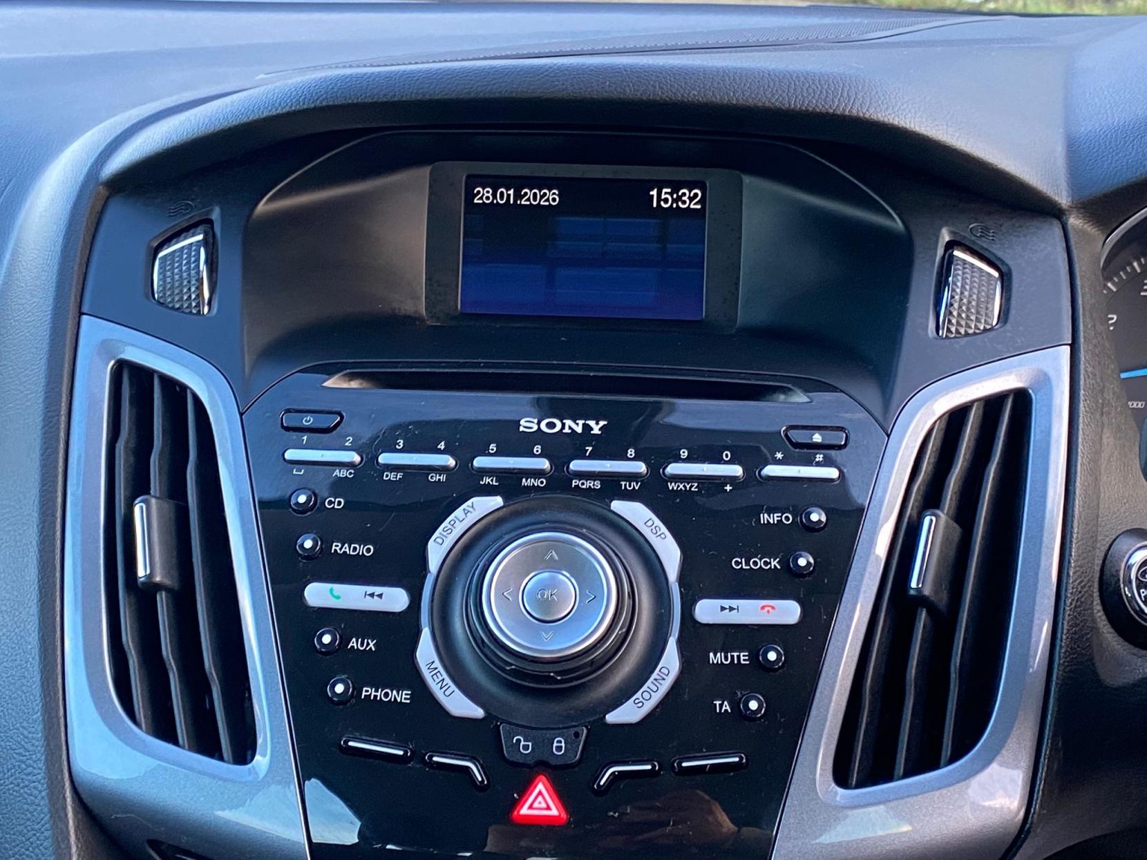 Ford Focus 1.6 Titanium Hatchback 5dr Petrol Manual Euro 5 (125 ps)