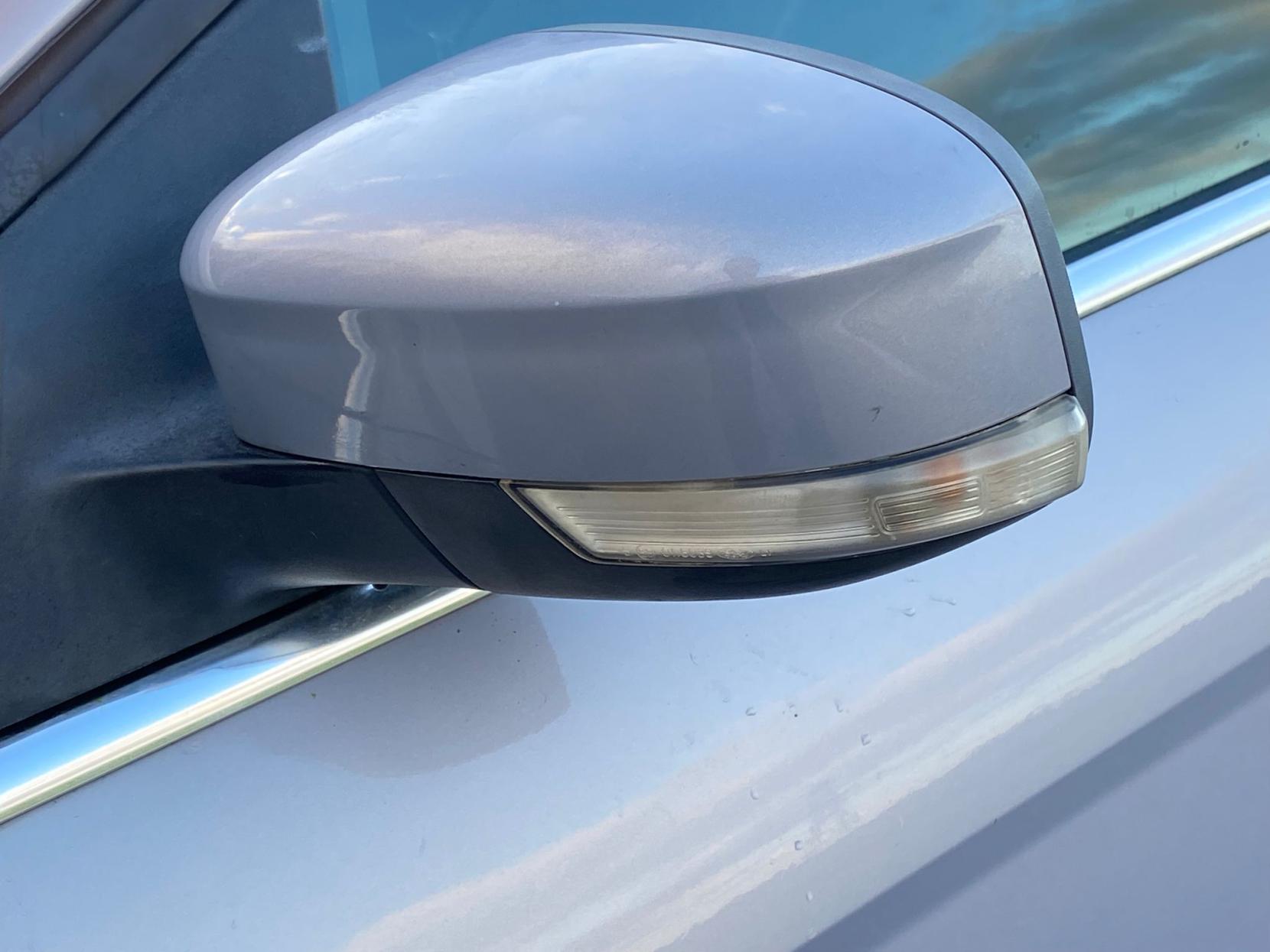 Ford Focus 1.6 Titanium Hatchback 5dr Petrol Manual Euro 5 (125 ps)