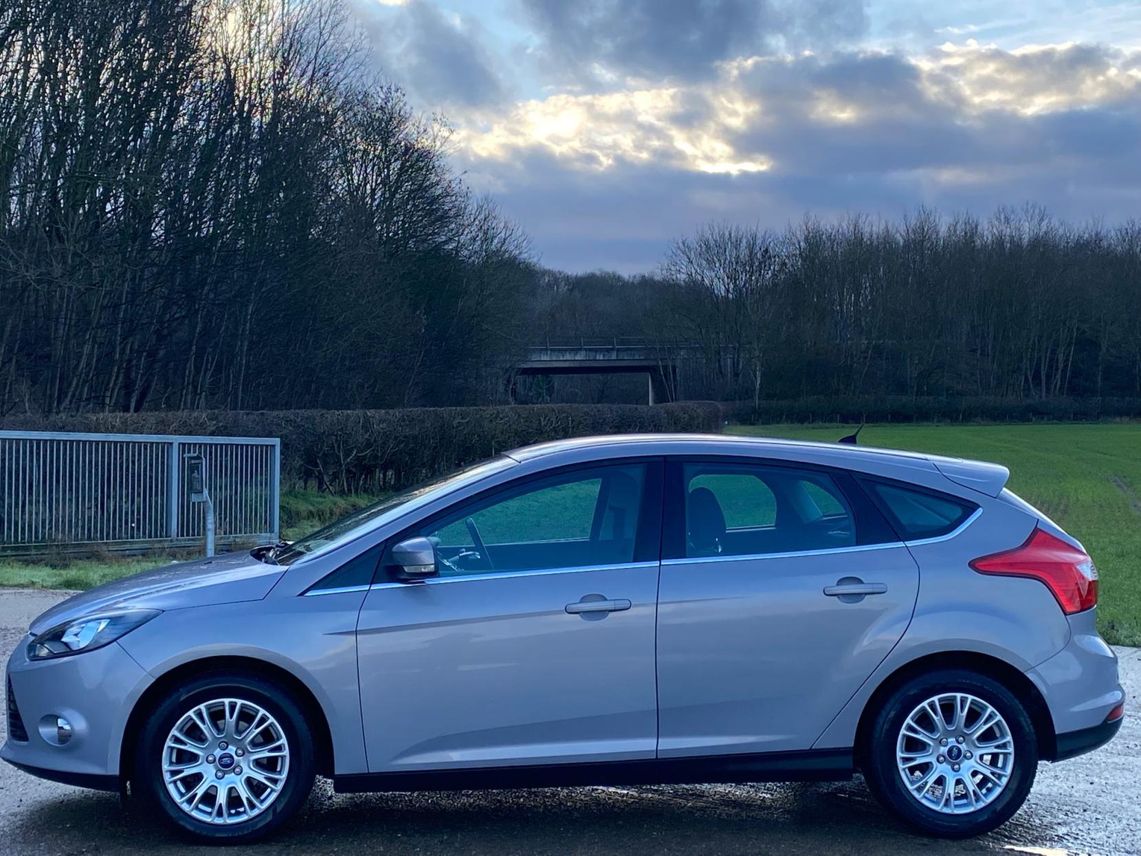 Ford Focus 1.6 Titanium Hatchback 5dr Petrol Manual Euro 5 (125 ps)