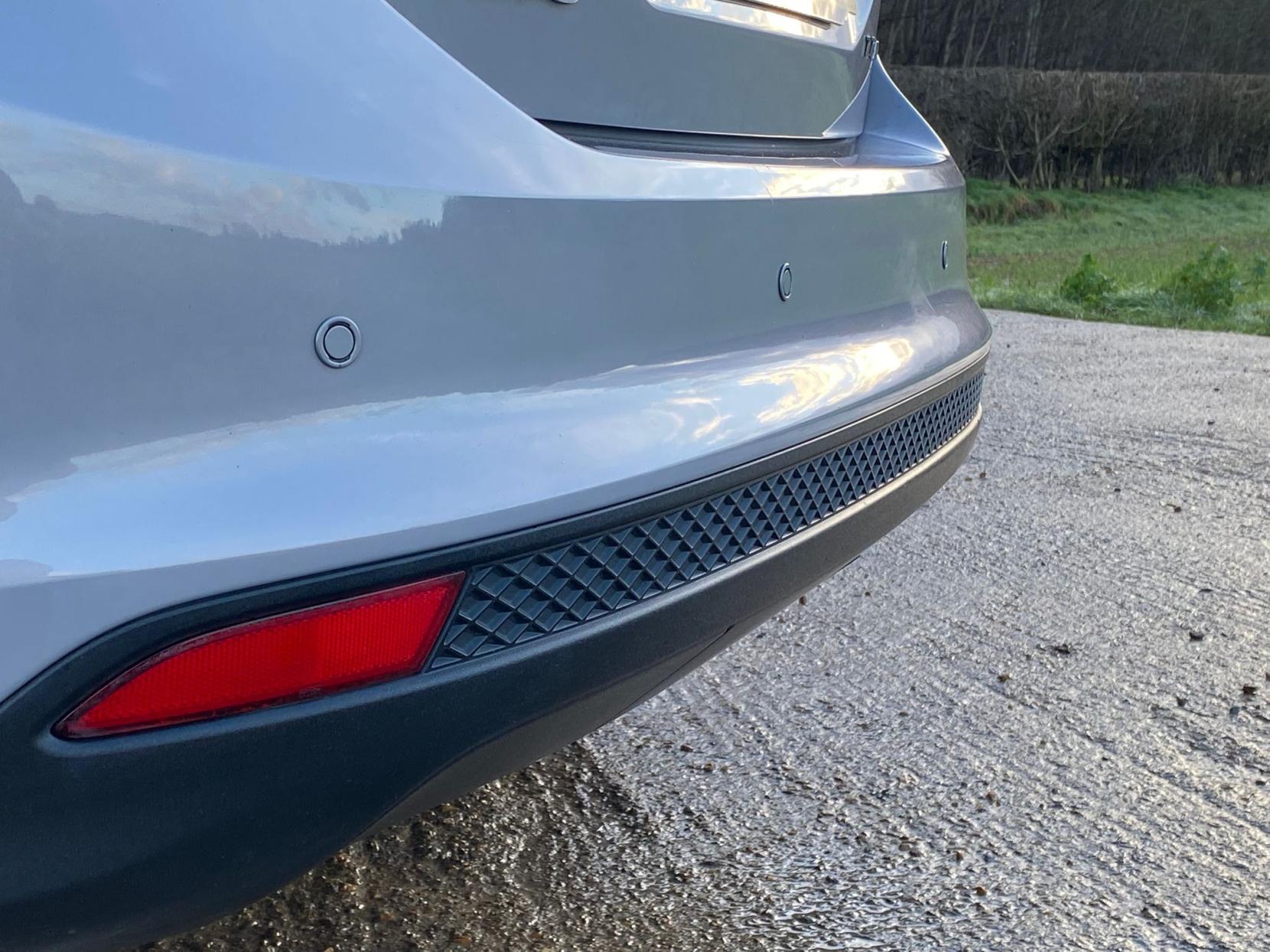 Ford Focus 1.6 Titanium Hatchback 5dr Petrol Manual Euro 5 (125 ps)